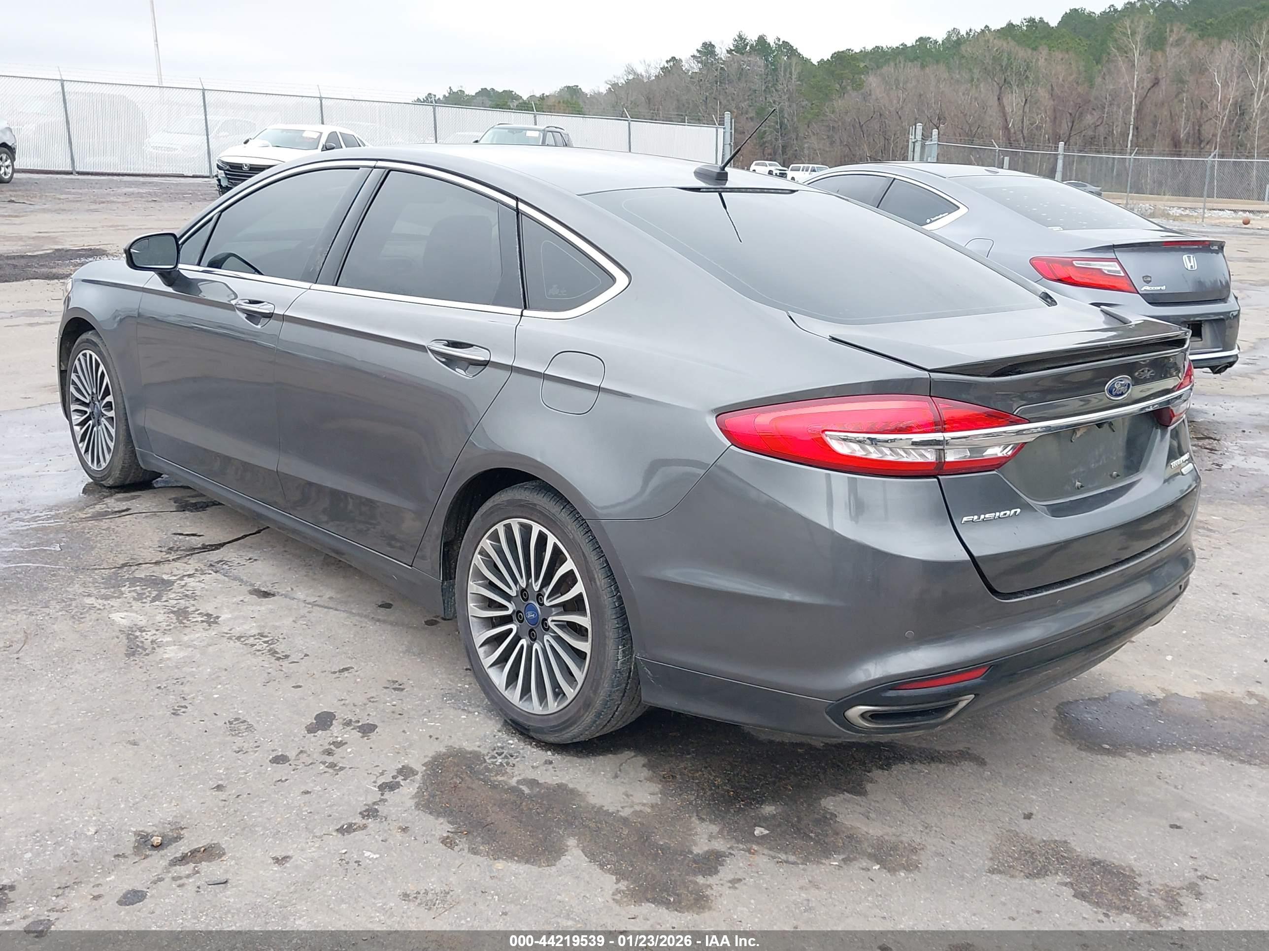 FORD FUSION image 3
