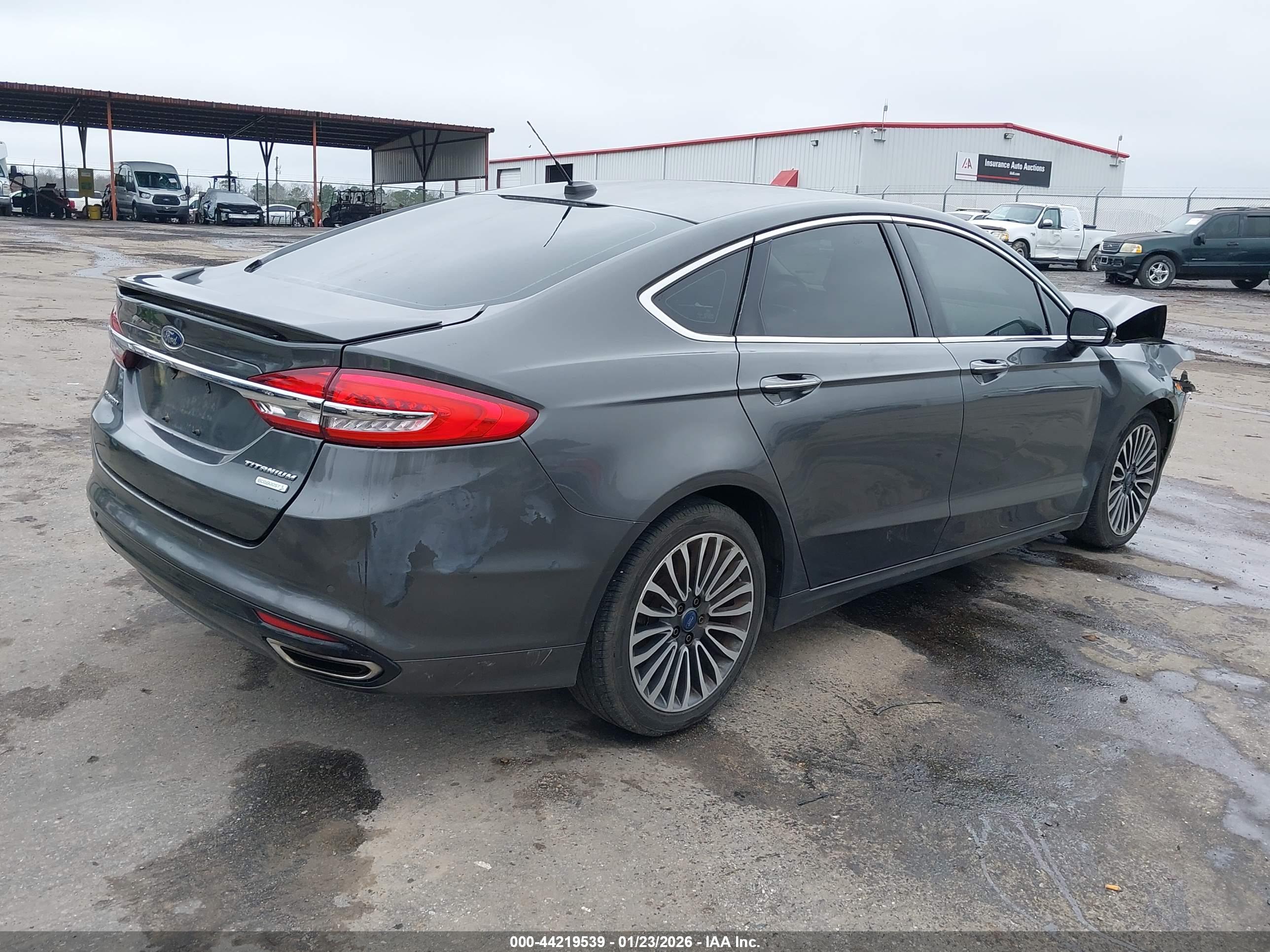 FORD FUSION image 4