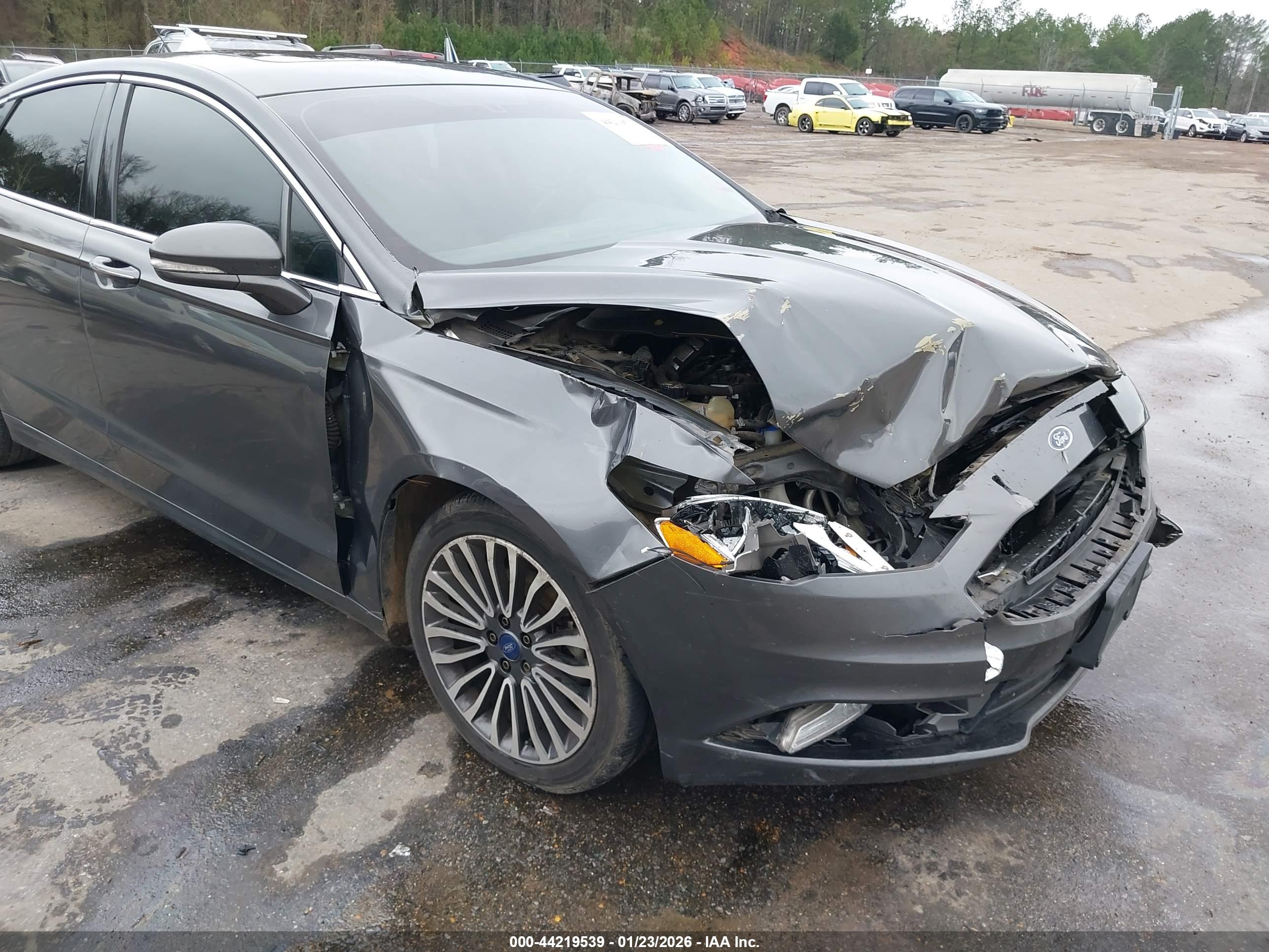 FORD FUSION image 6