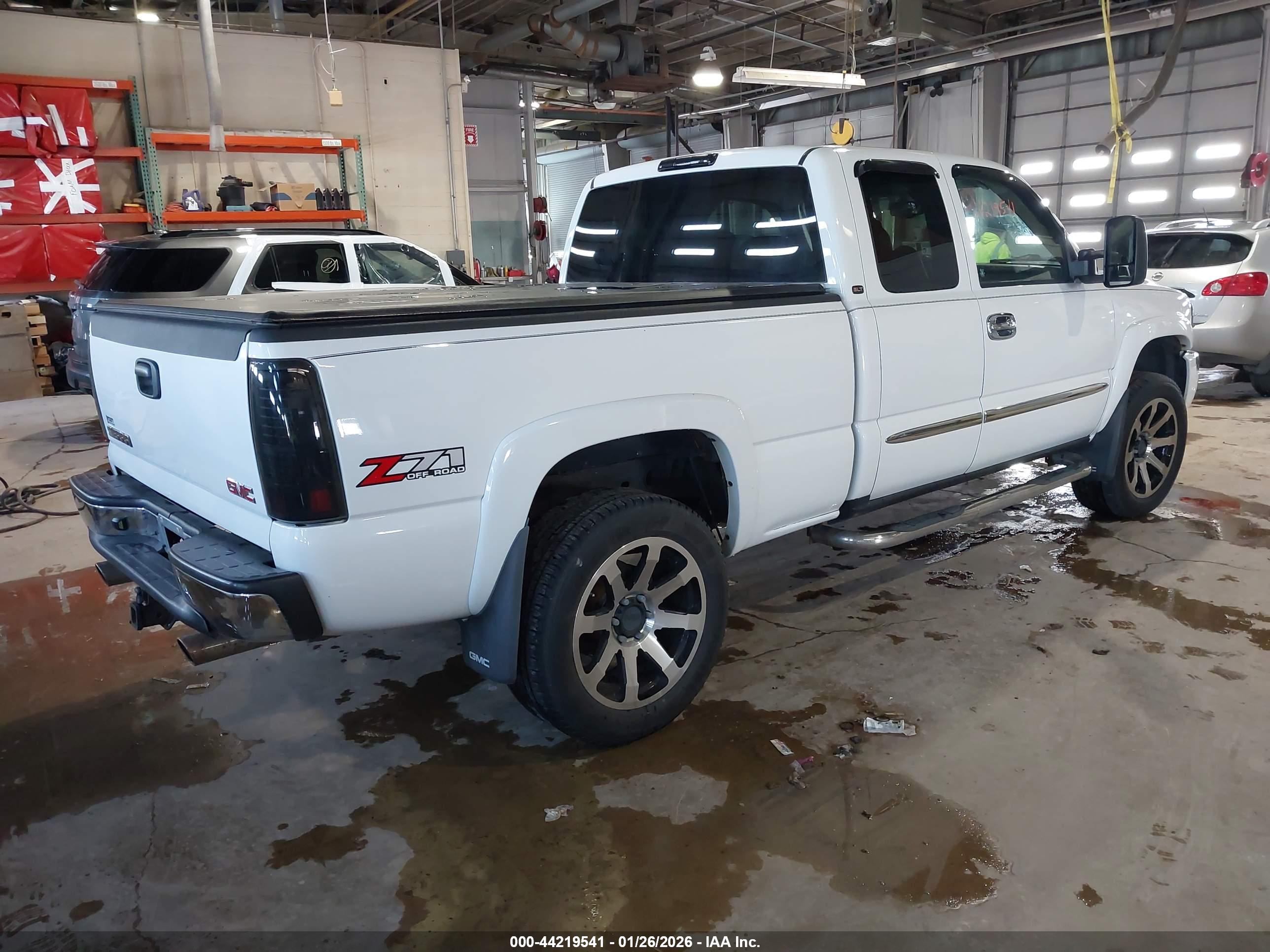 GMC SIERRA image 4