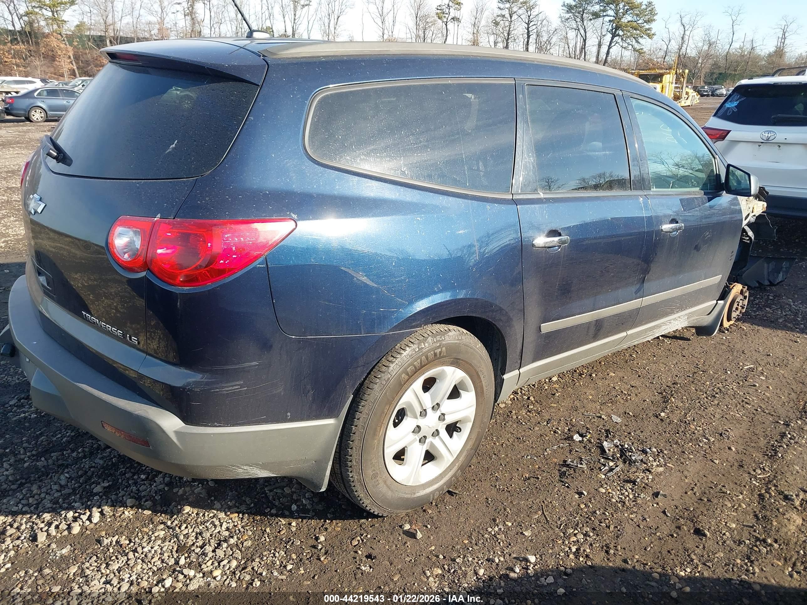 CHEVROLET TRAVERSE image 4