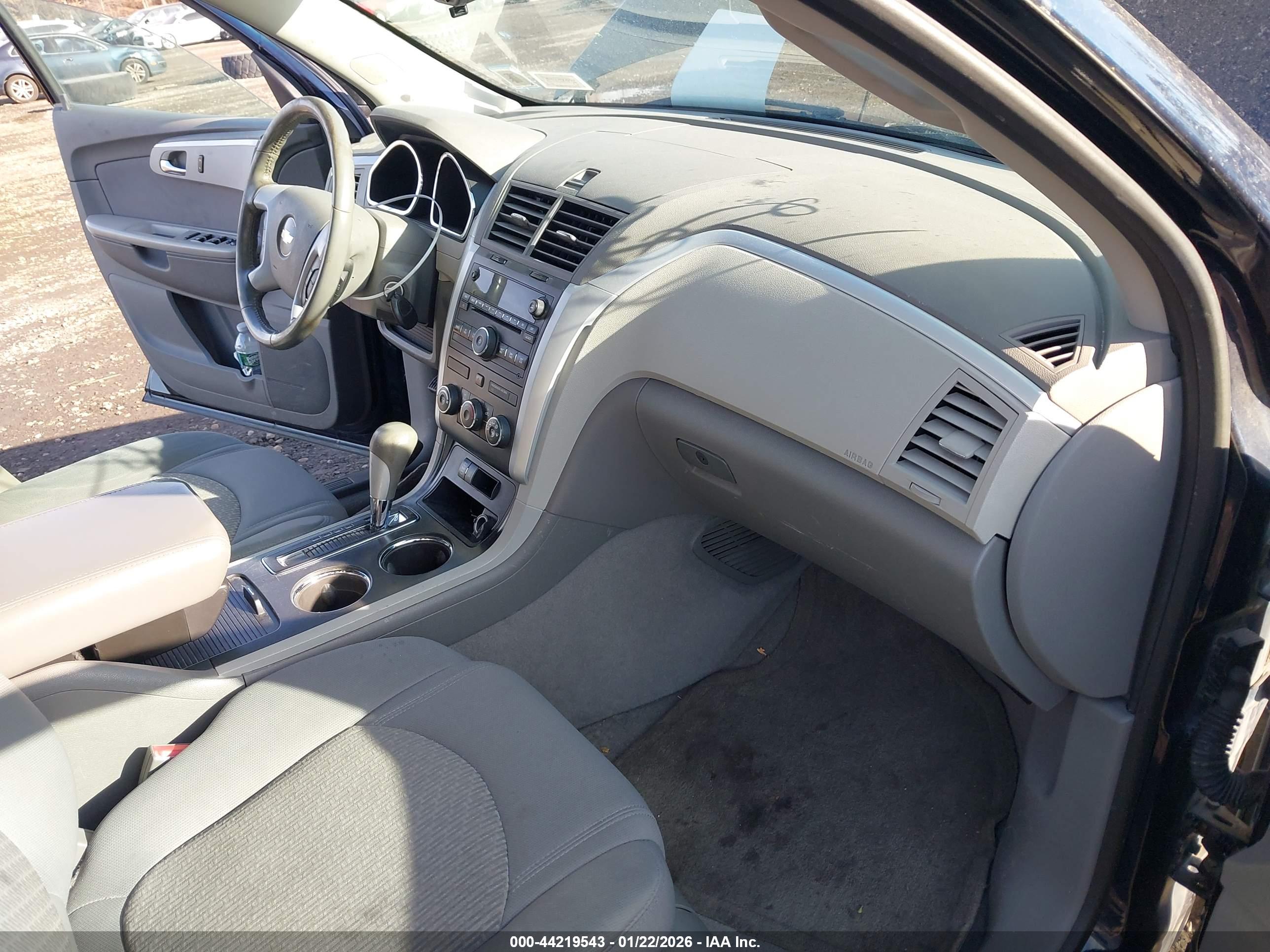 CHEVROLET TRAVERSE image 5