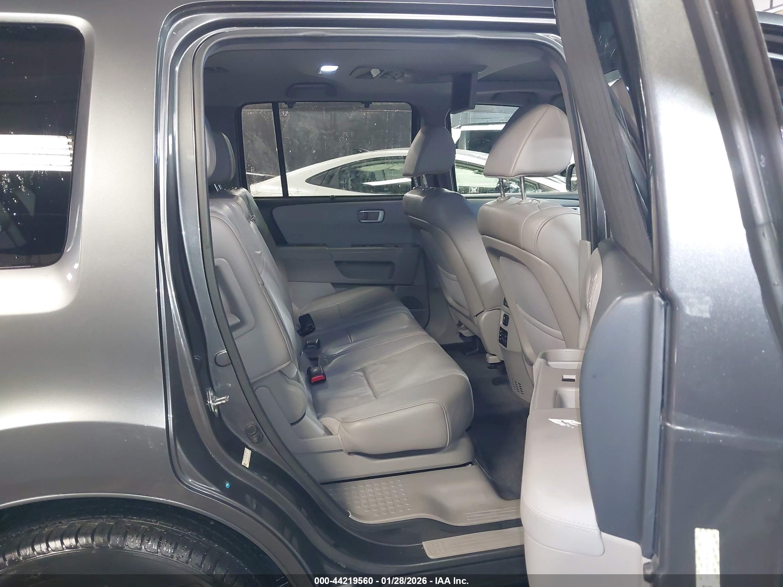 HONDA PILOT image 8