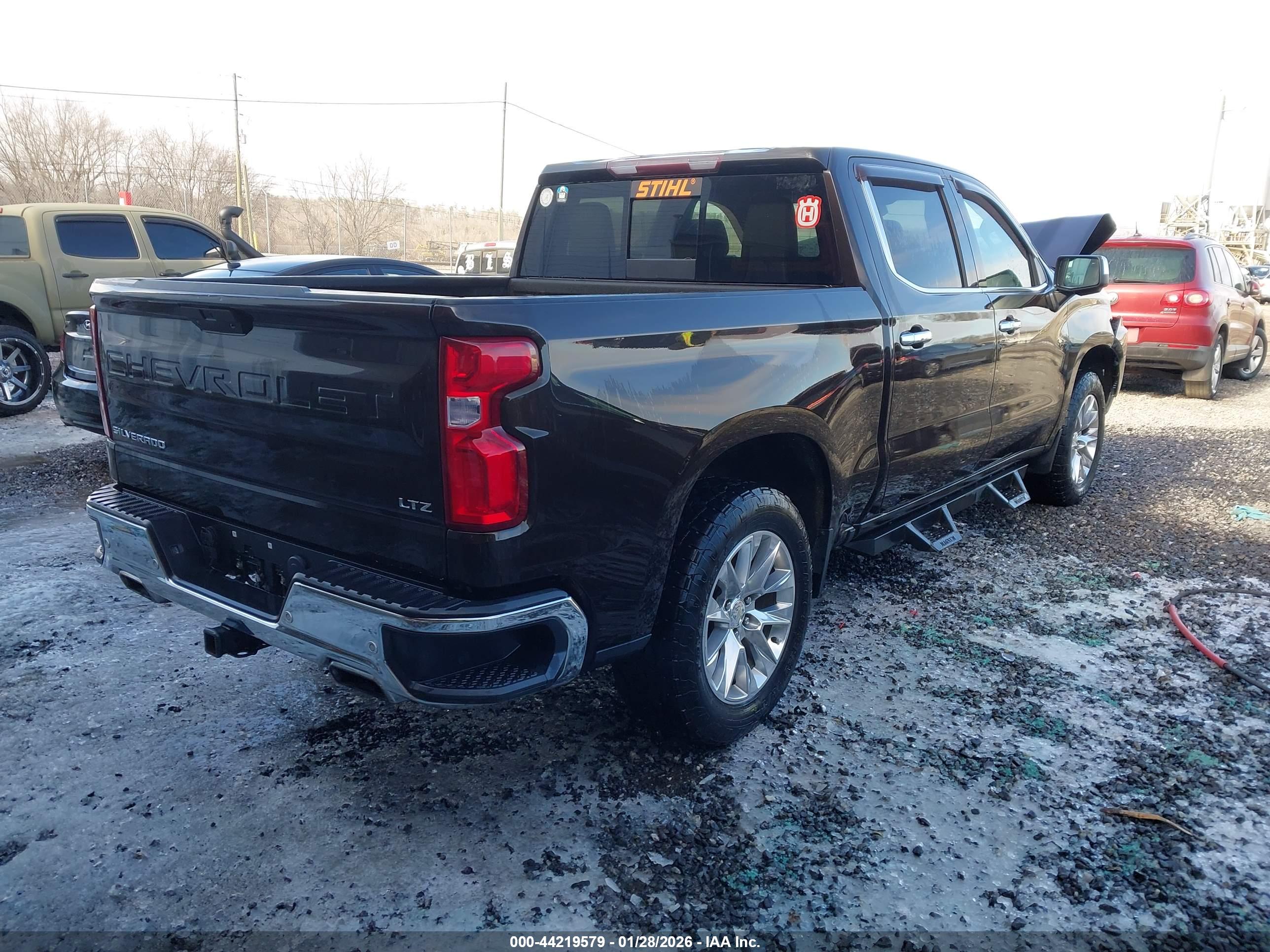 CHEVROLET SILVERADO image 4