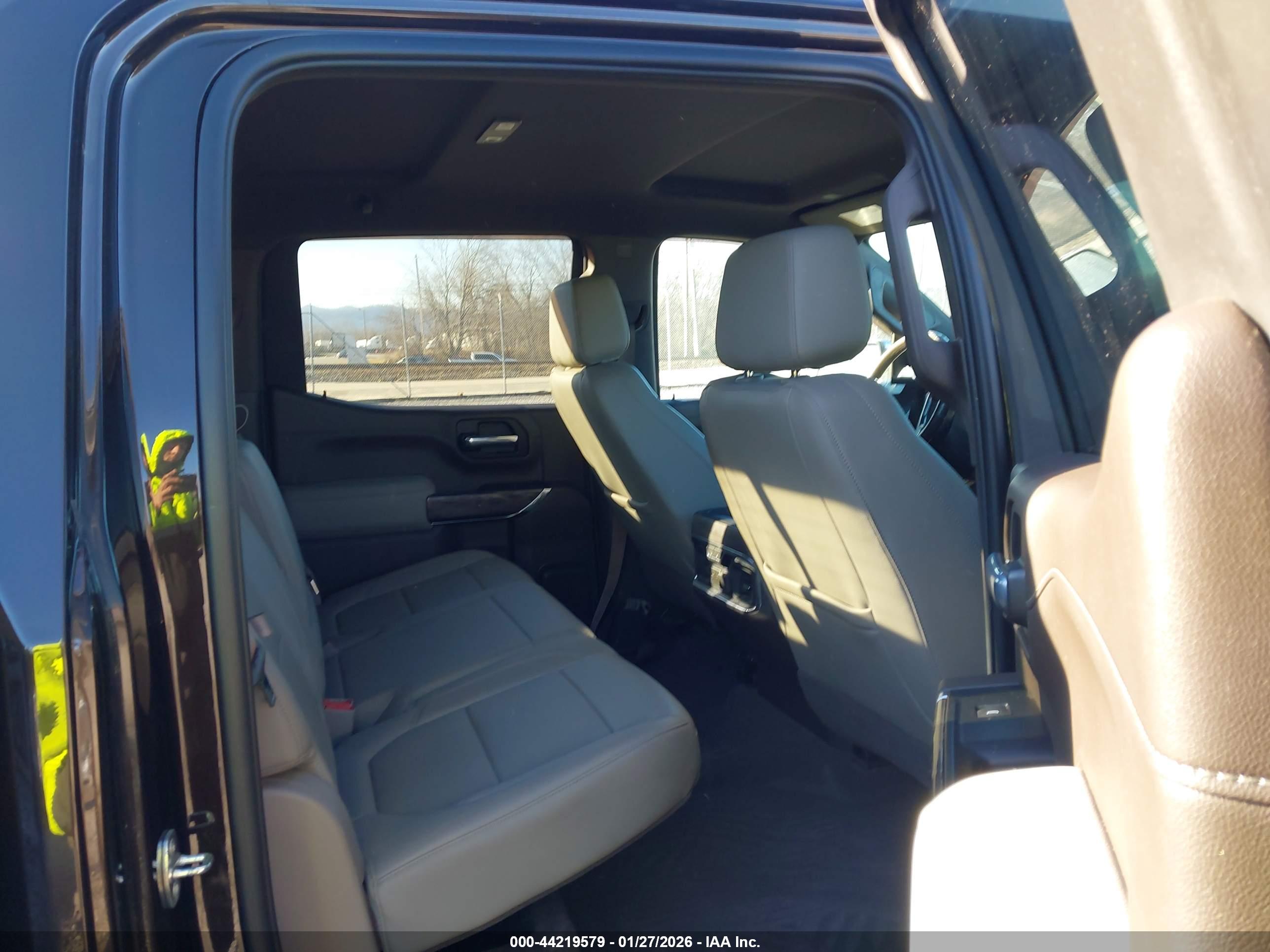 CHEVROLET SILVERADO image 8