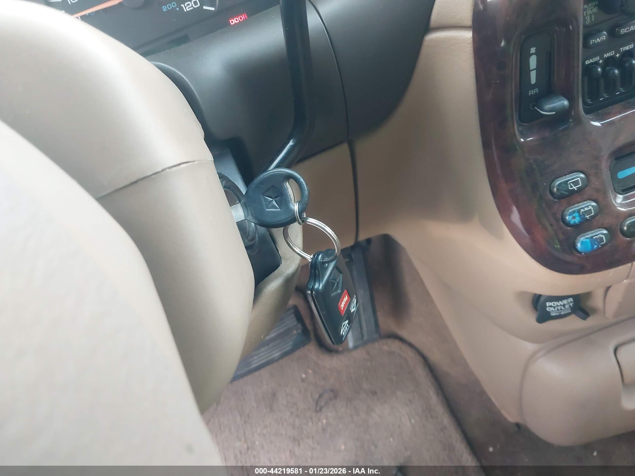 CHRYSLER TOWN image 11