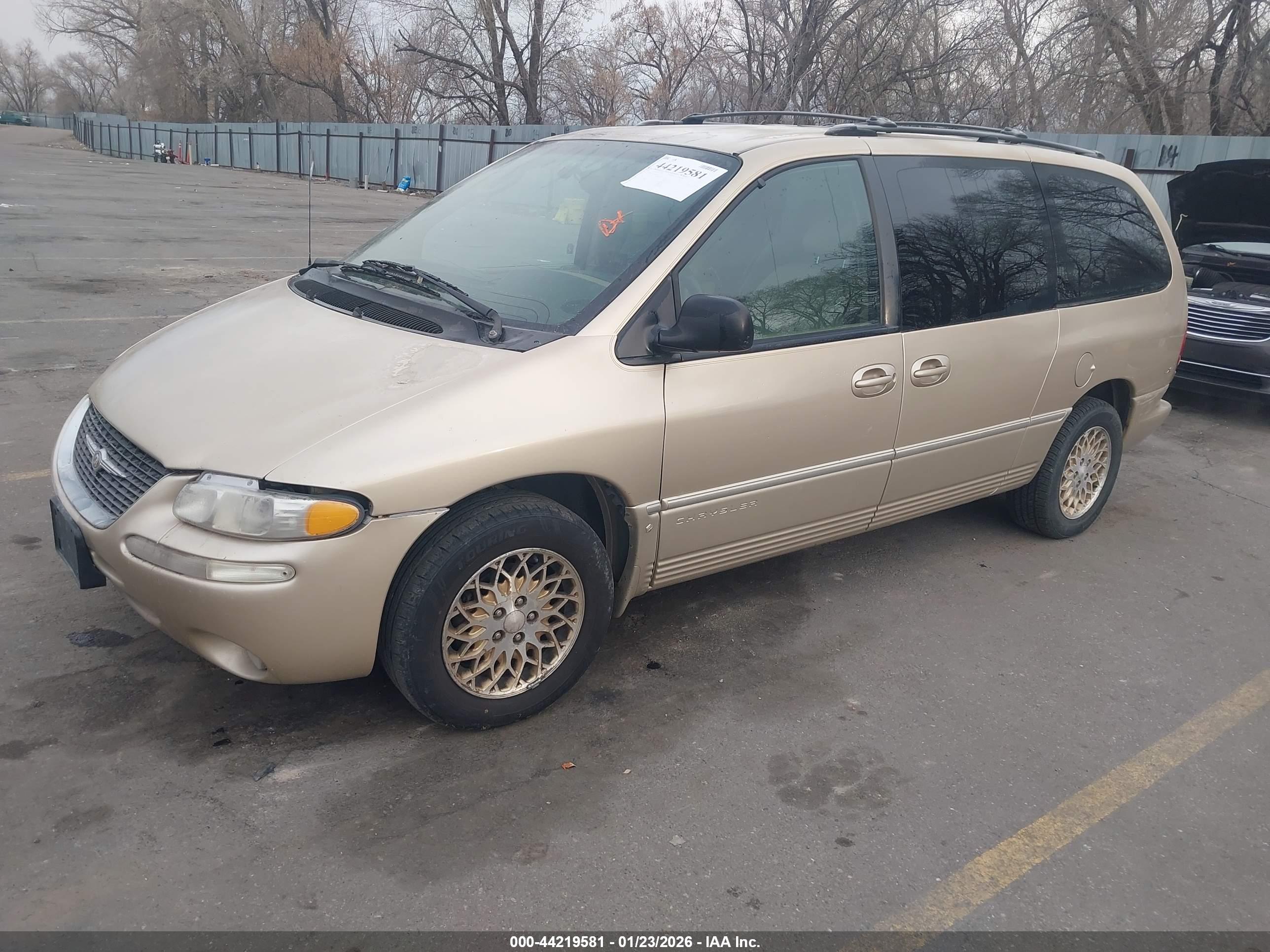 CHRYSLER TOWN image 2