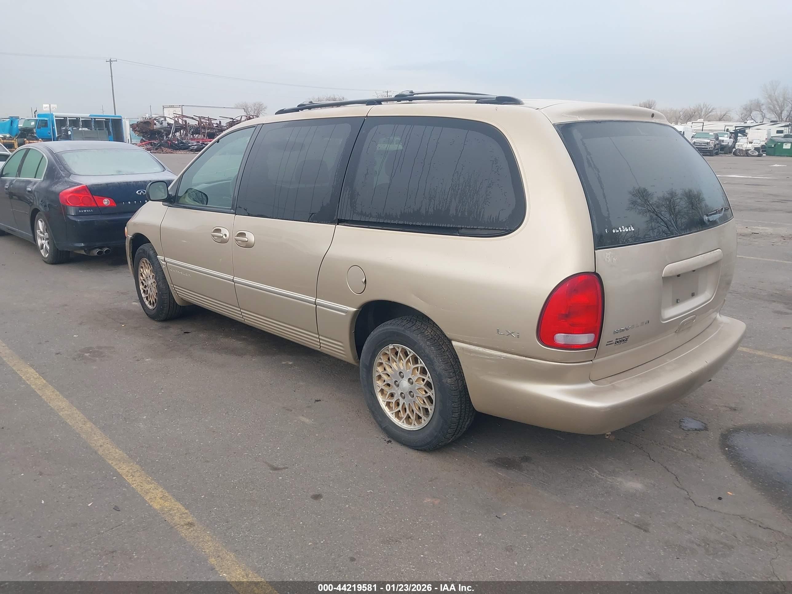 CHRYSLER TOWN image 3
