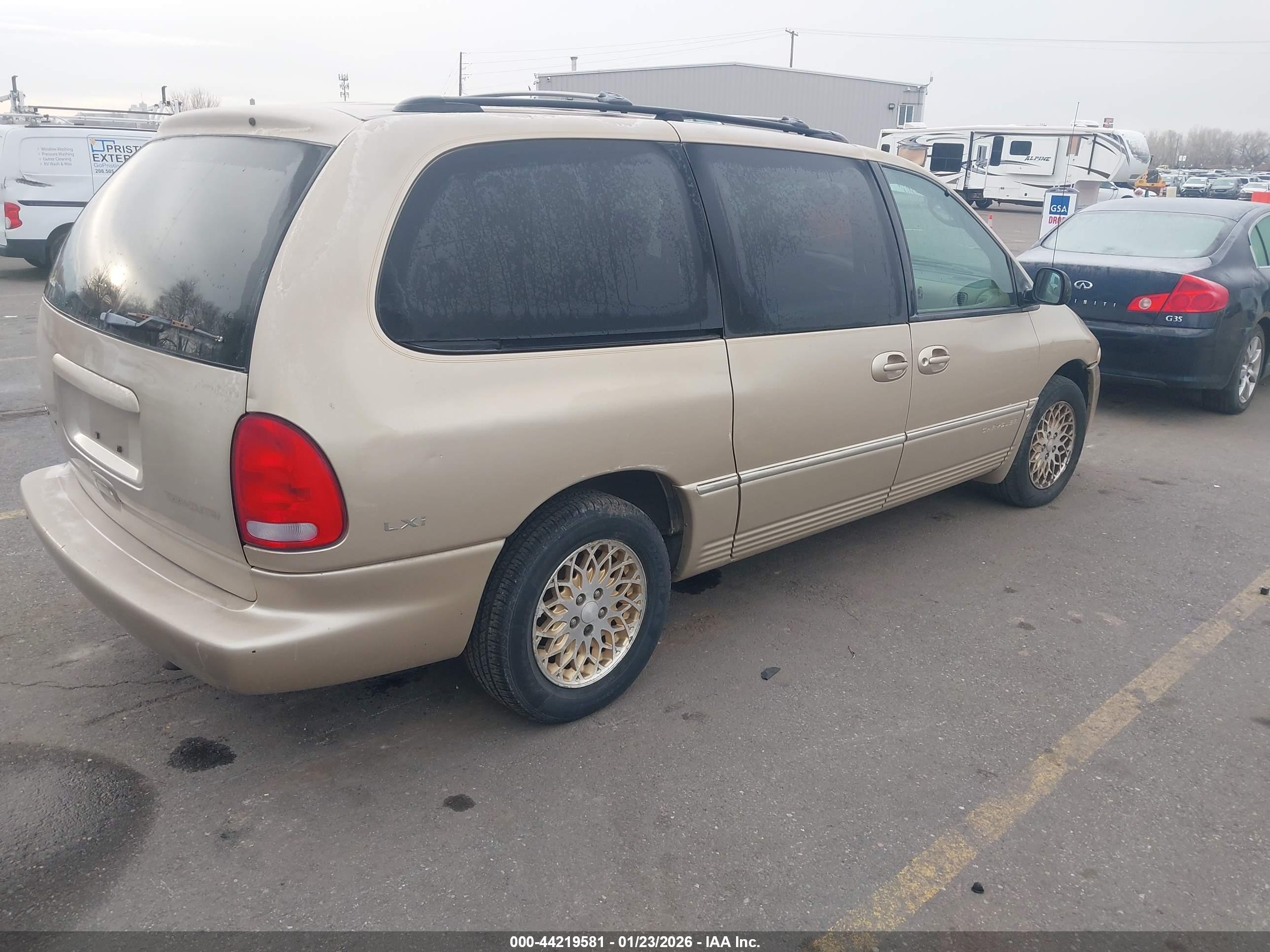 CHRYSLER TOWN image 4