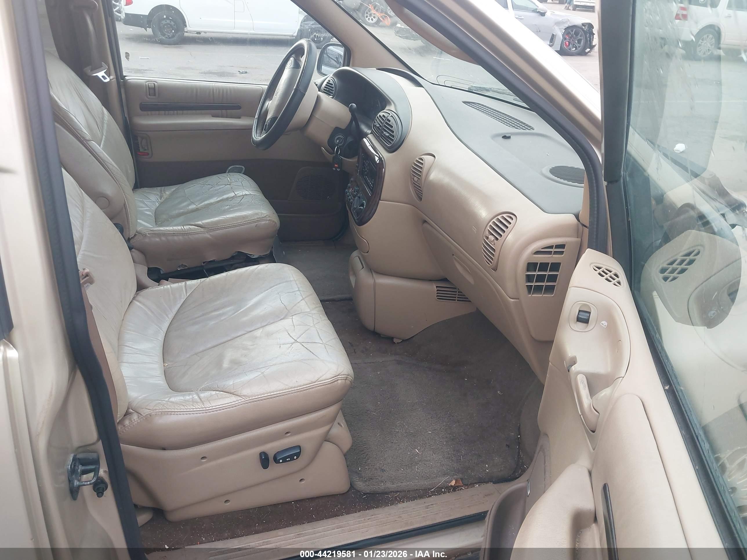 CHRYSLER TOWN image 5