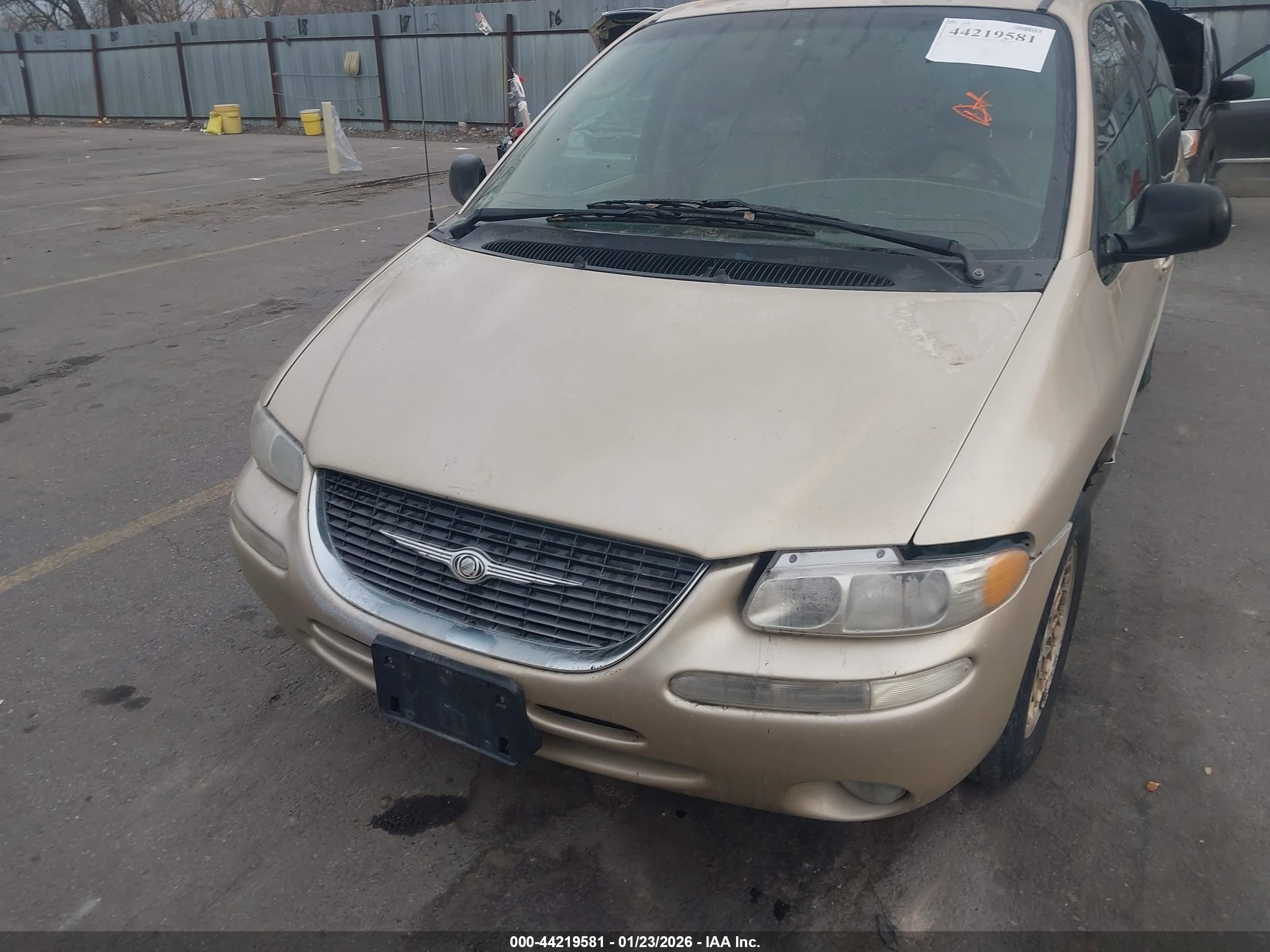 CHRYSLER TOWN image 6