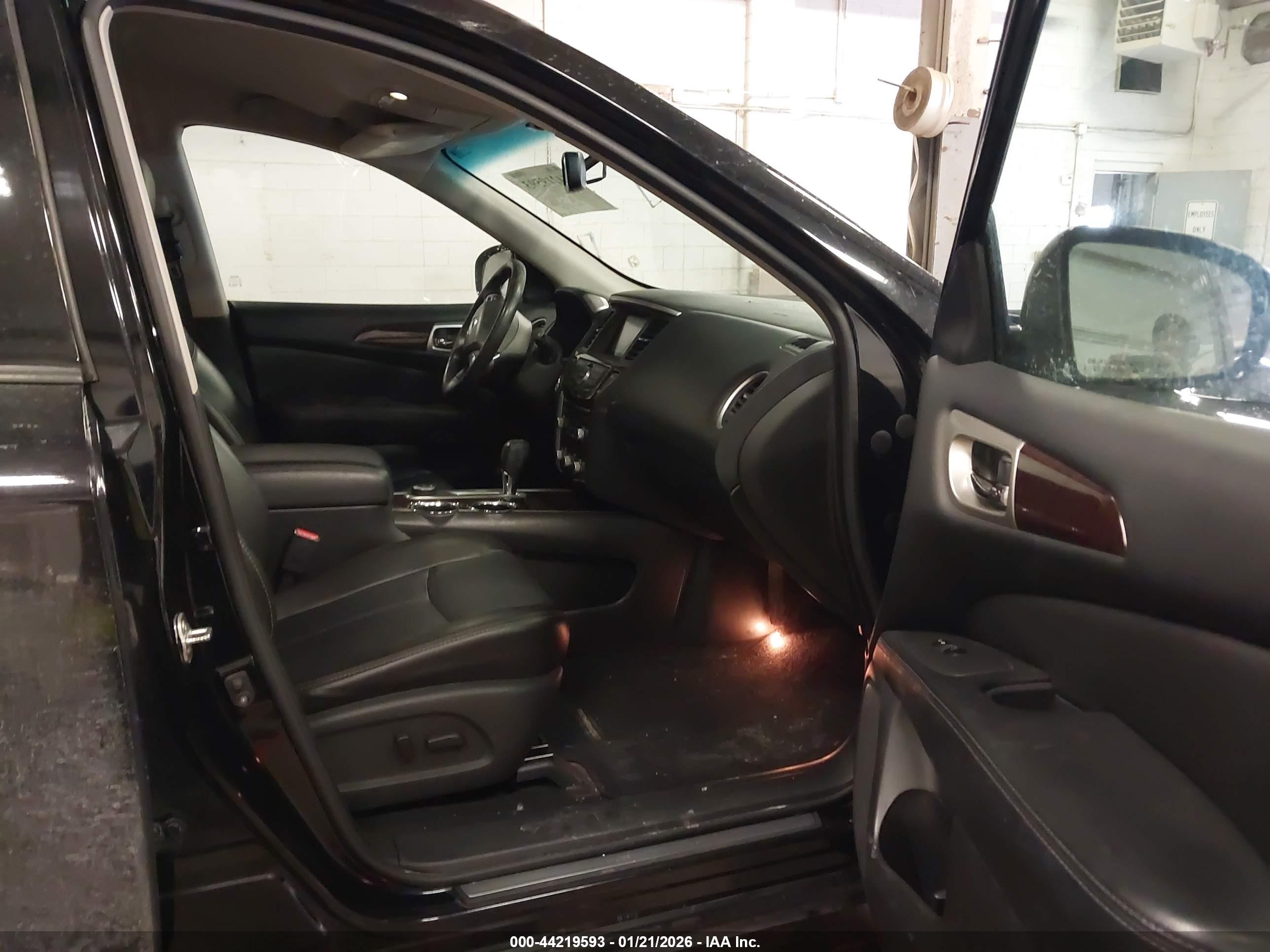 NISSAN PATHFINDER image 5