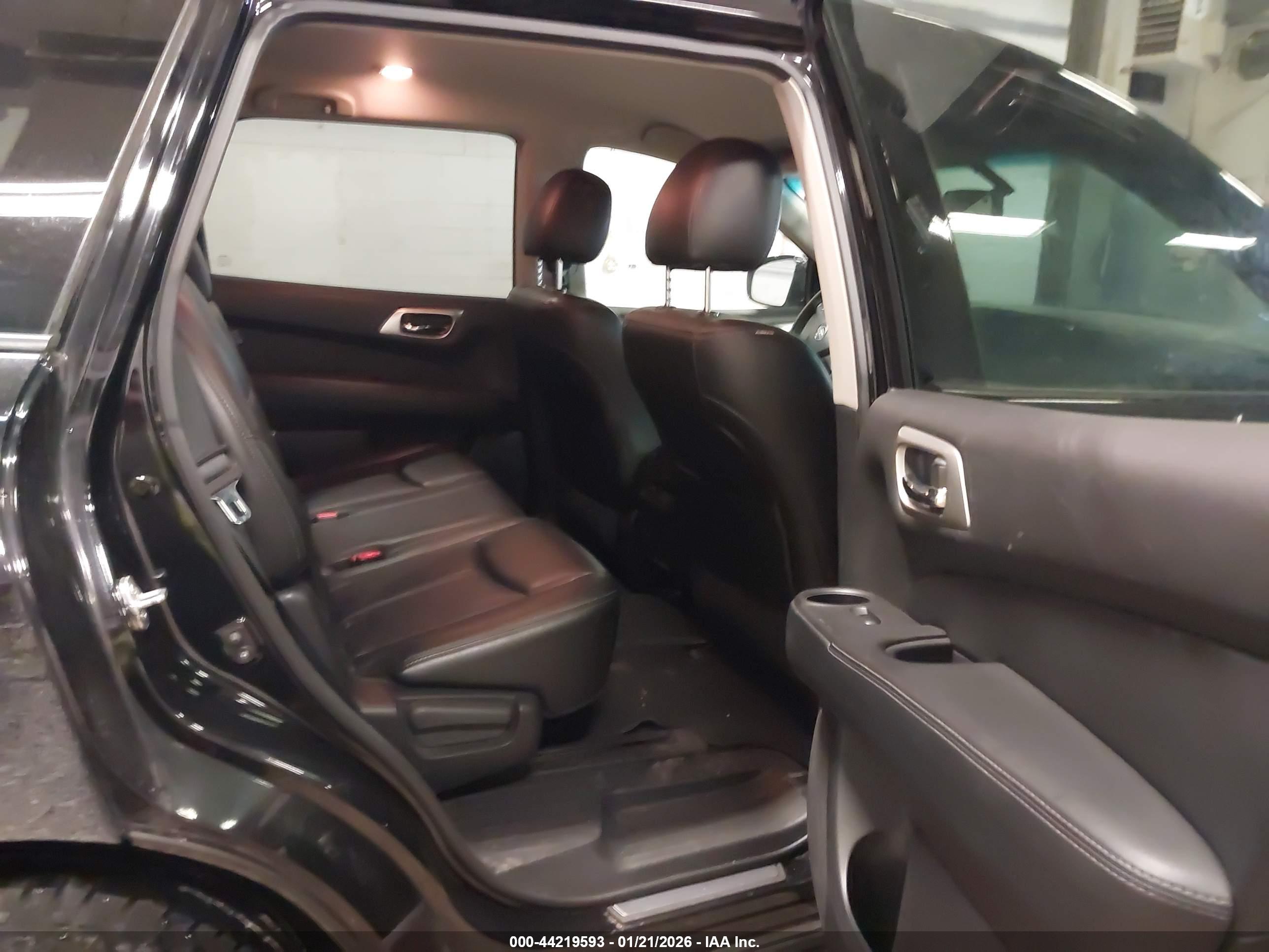 NISSAN PATHFINDER image 8