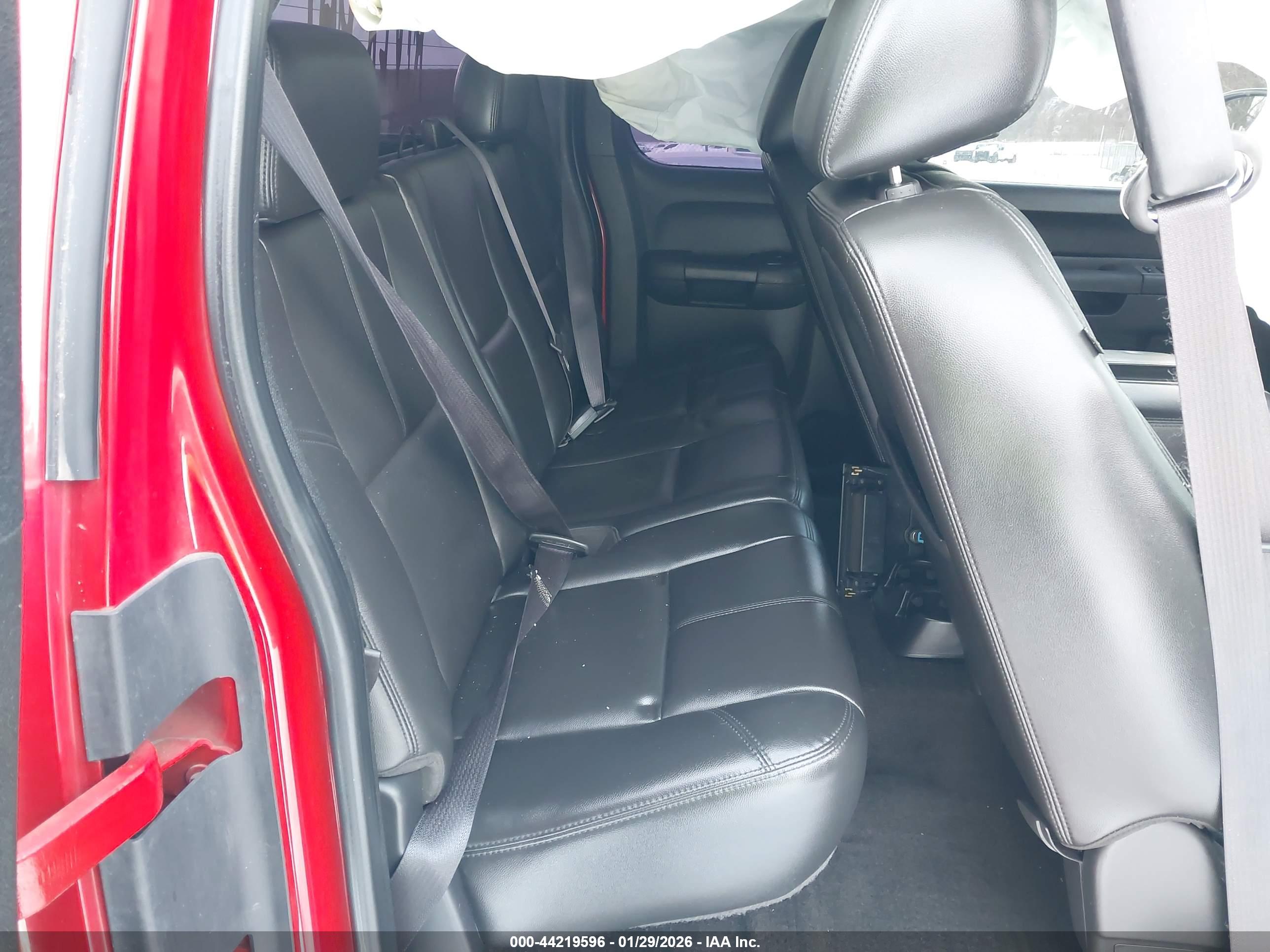 CHEVROLET SILVERADO image 8