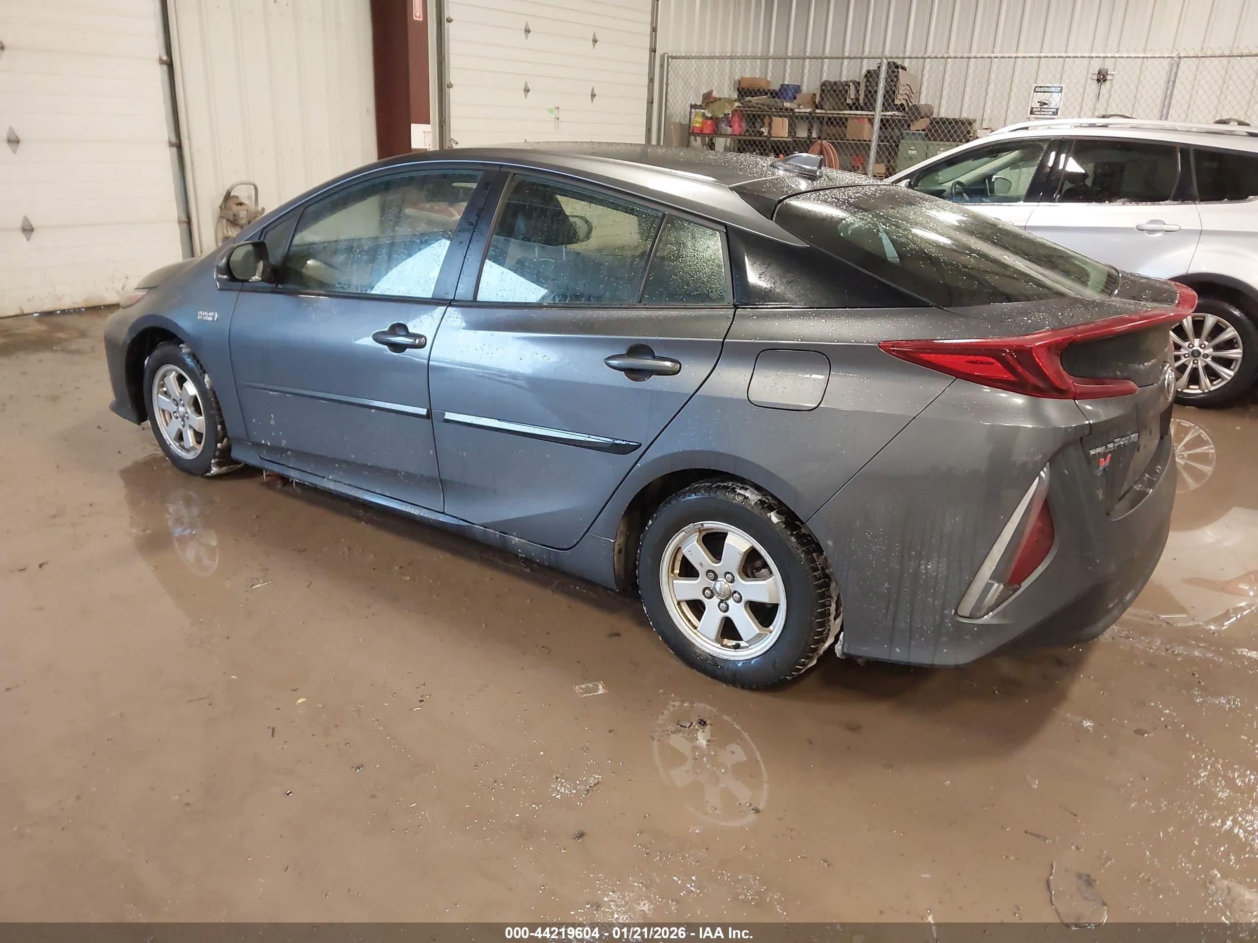 TOYOTA PRIUS image 3