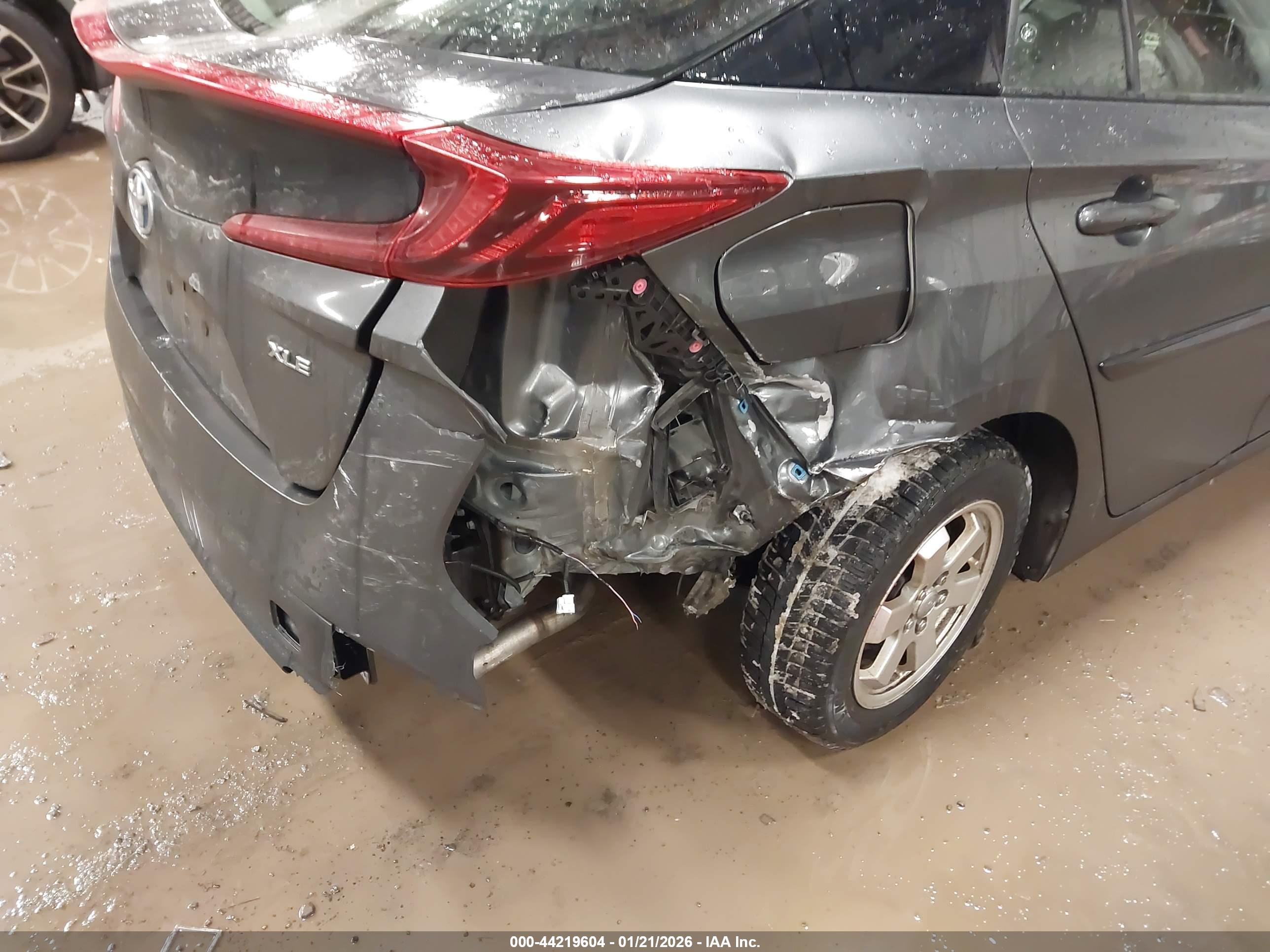 TOYOTA PRIUS image 6
