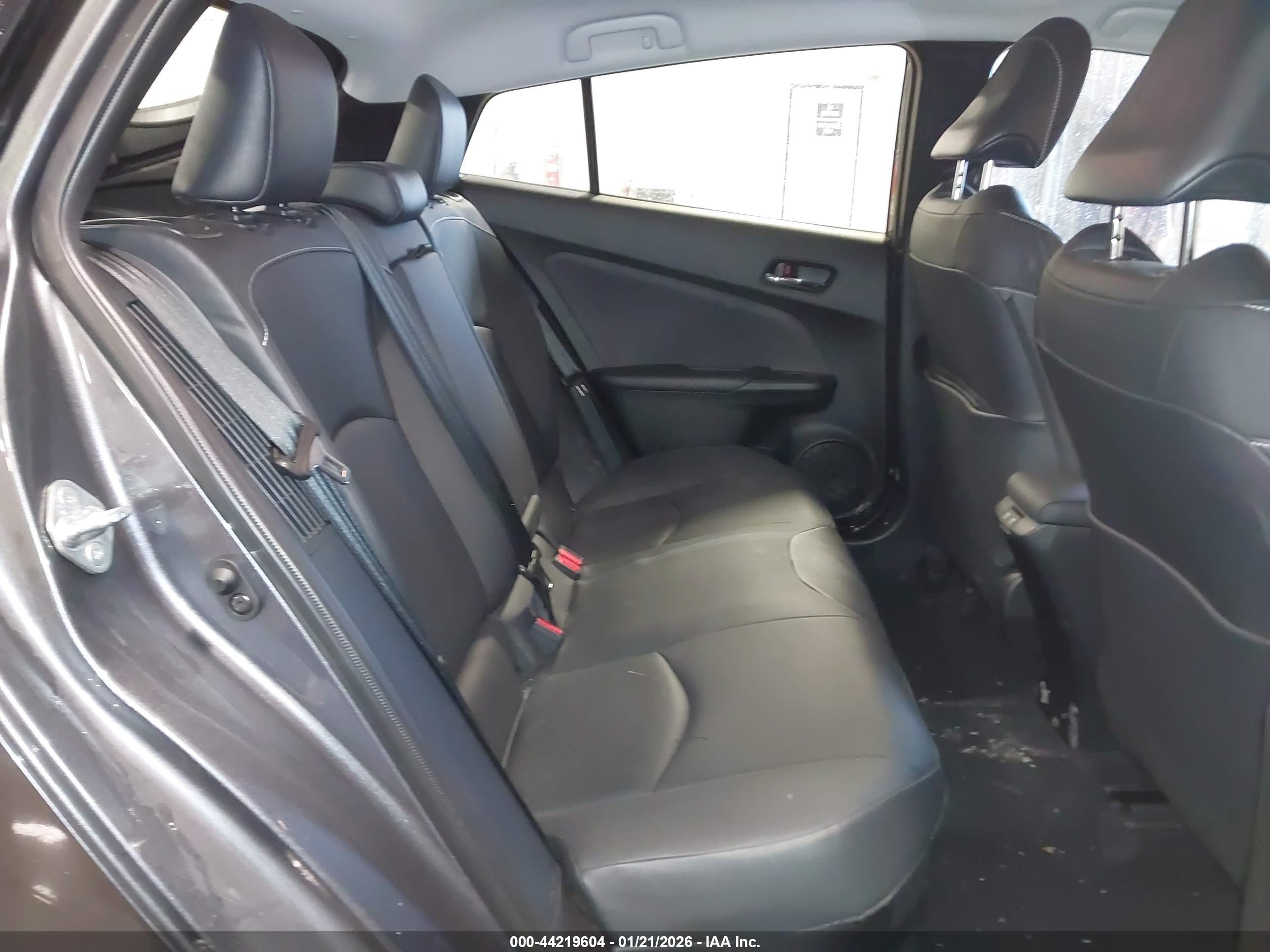 TOYOTA PRIUS image 8
