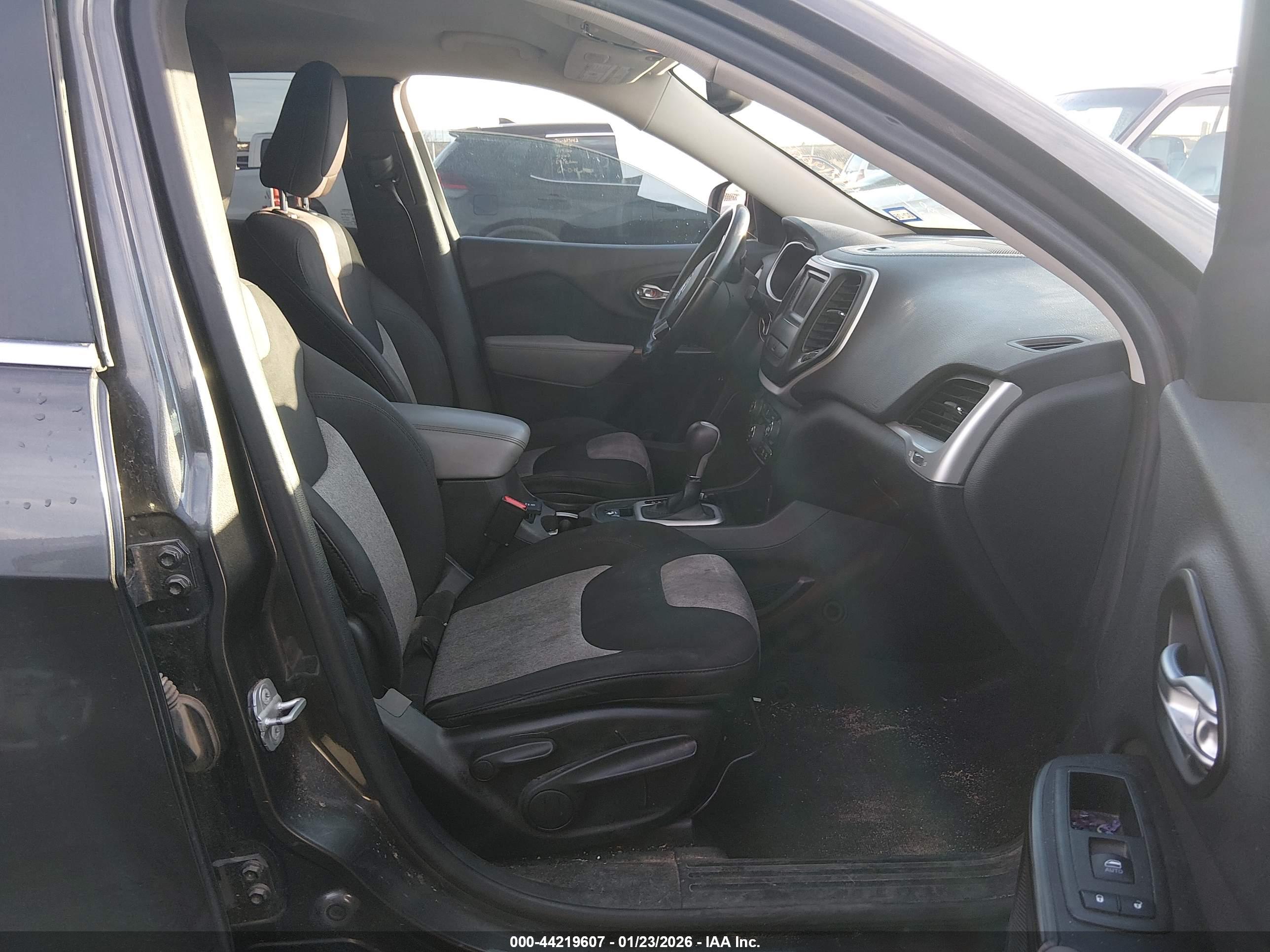 JEEP CHEROKEE image 5