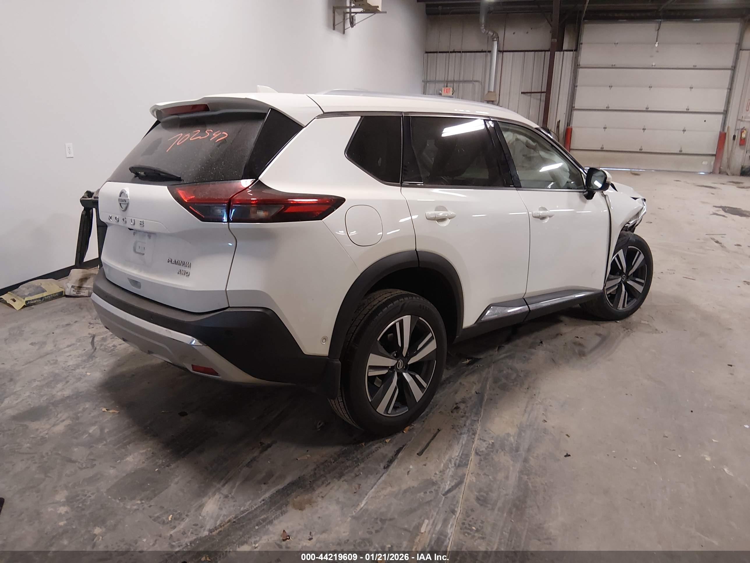 NISSAN ROGUE image 4