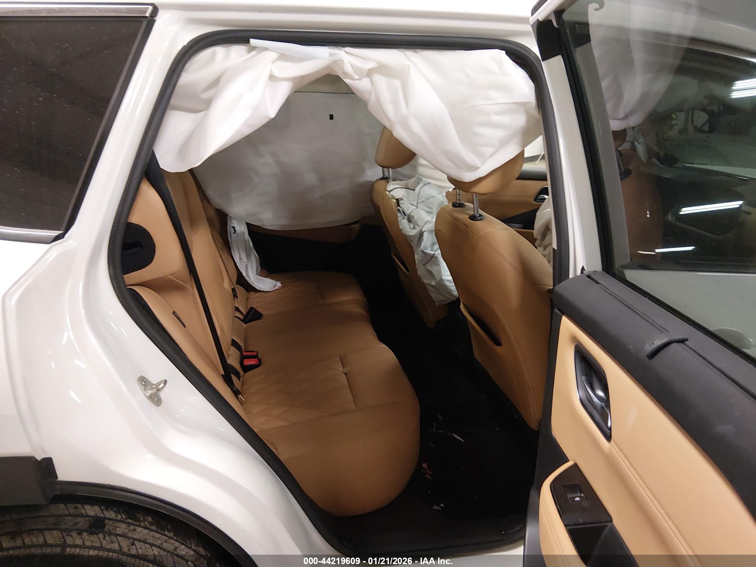 NISSAN ROGUE image 8