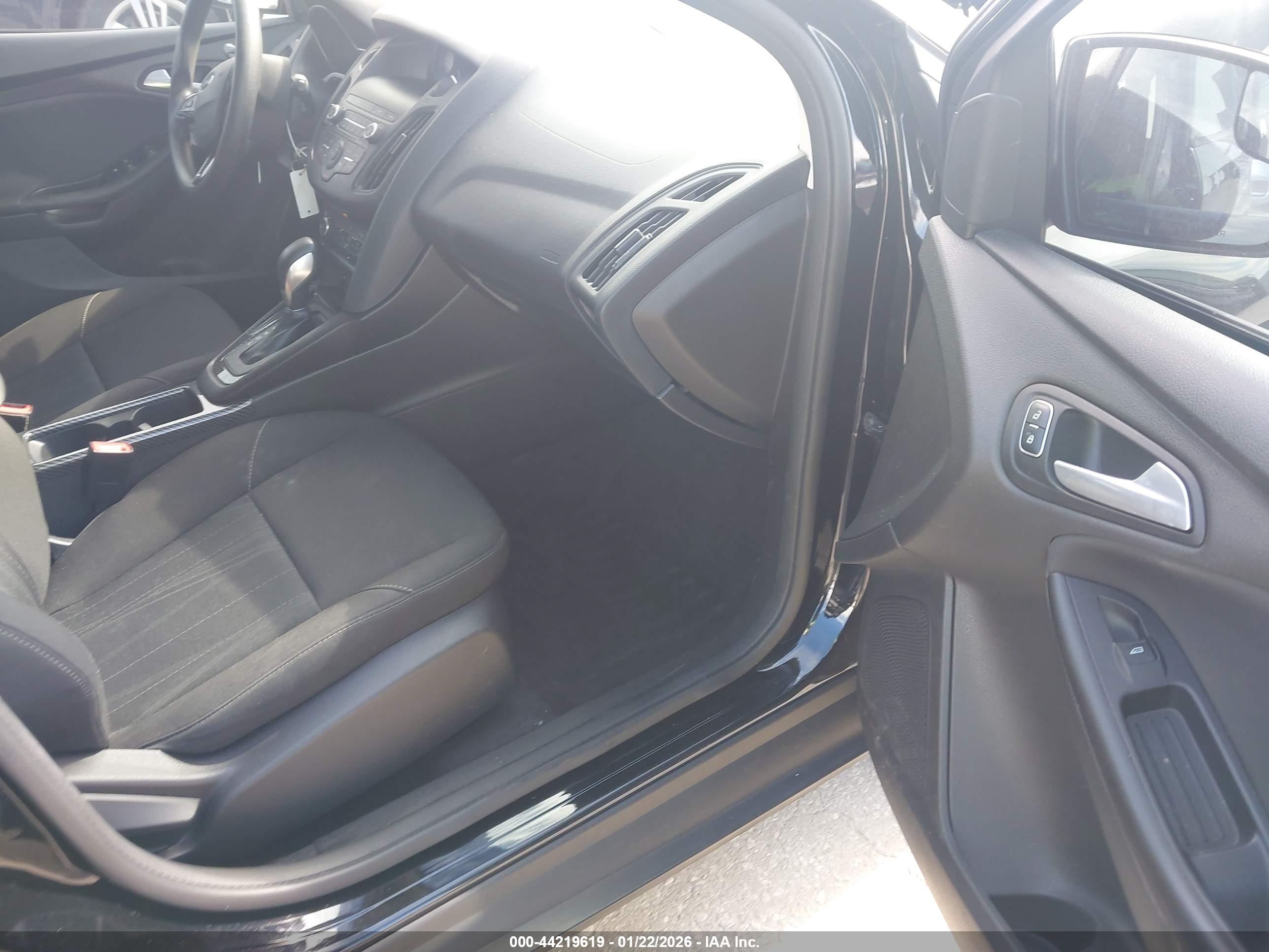 FORD FOCUS image 5