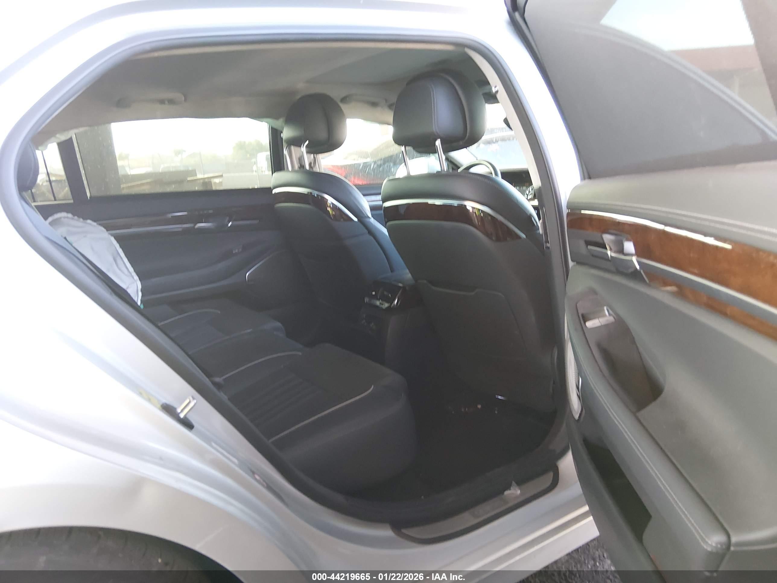 GENESIS G90 image 8