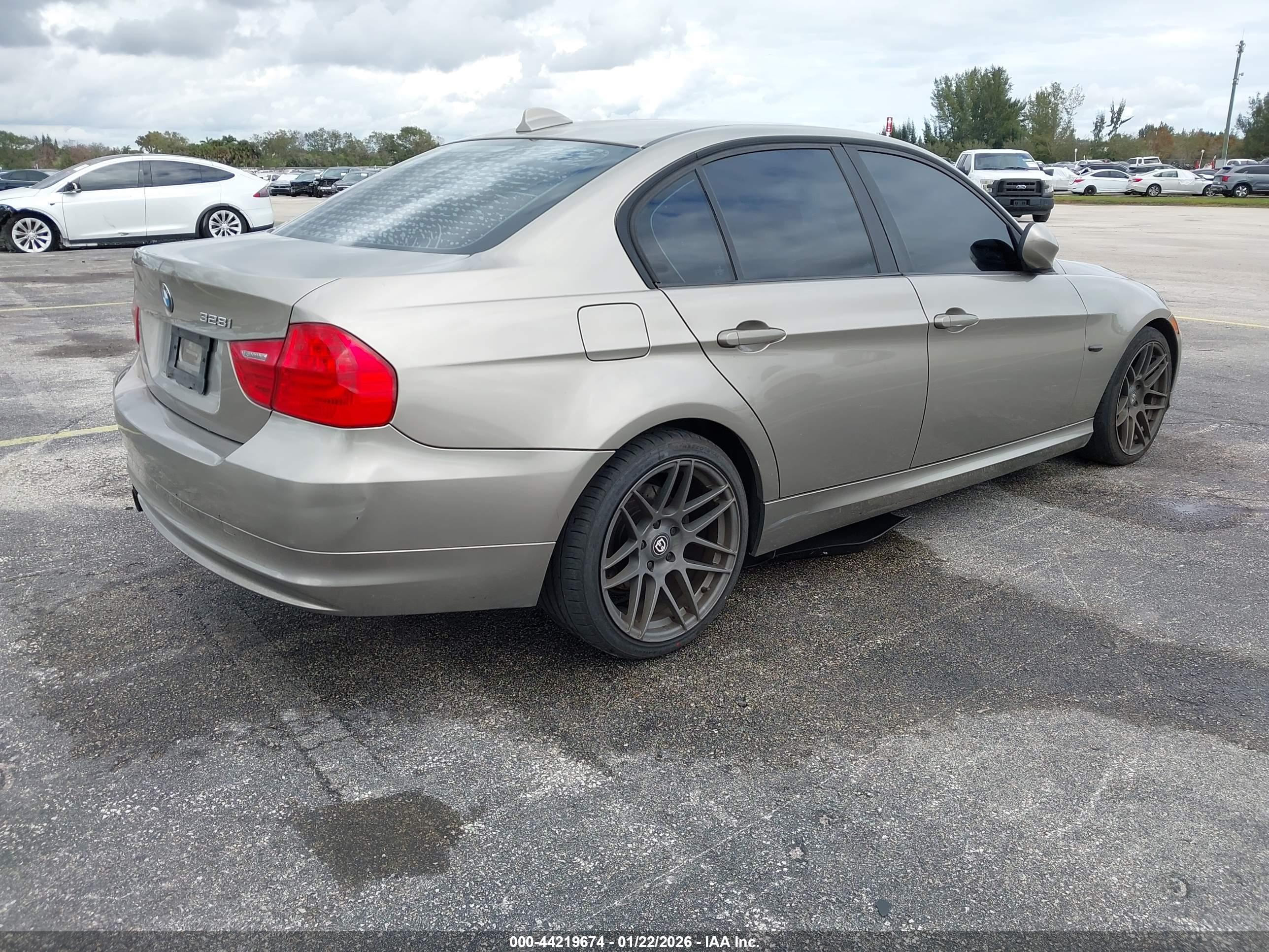 BMW 328I image 4