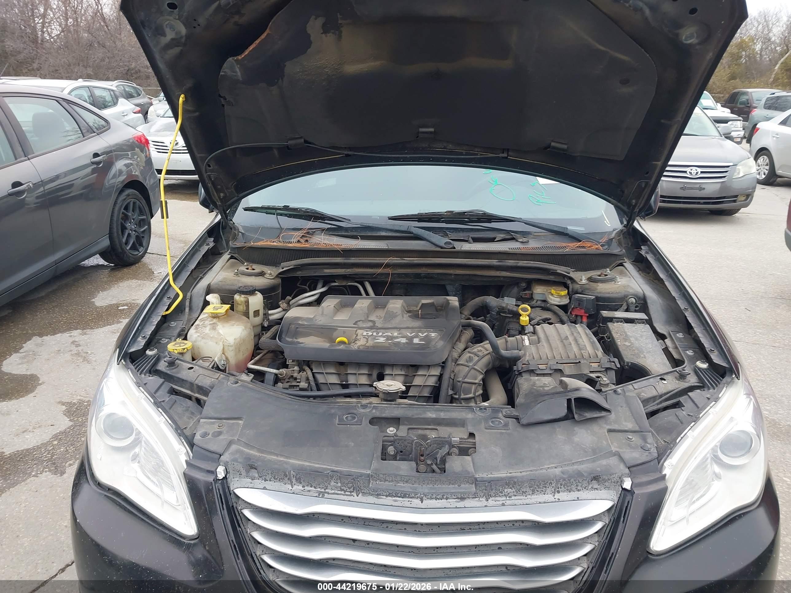 CHRYSLER 200 image 10