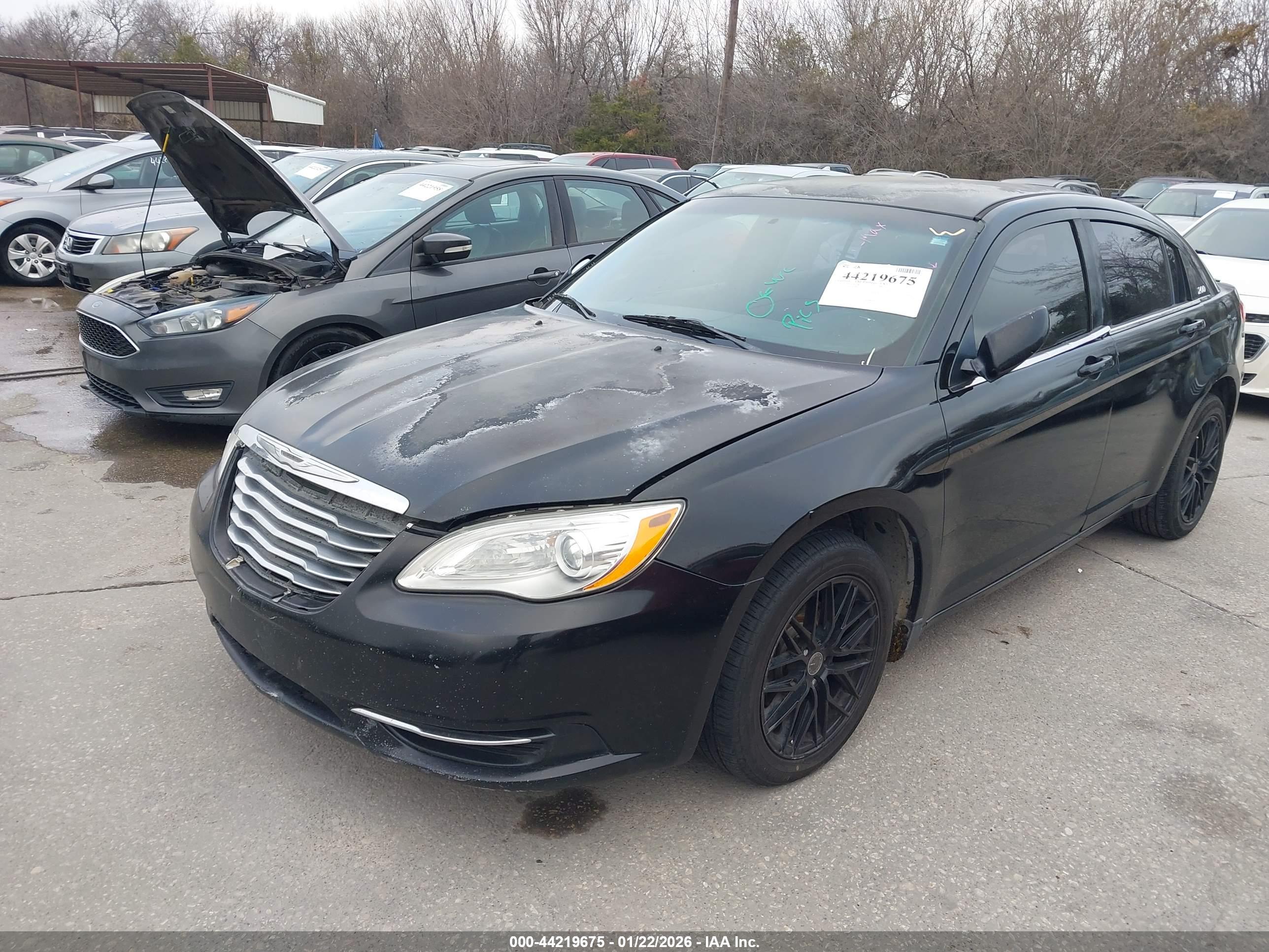 CHRYSLER 200 image 2