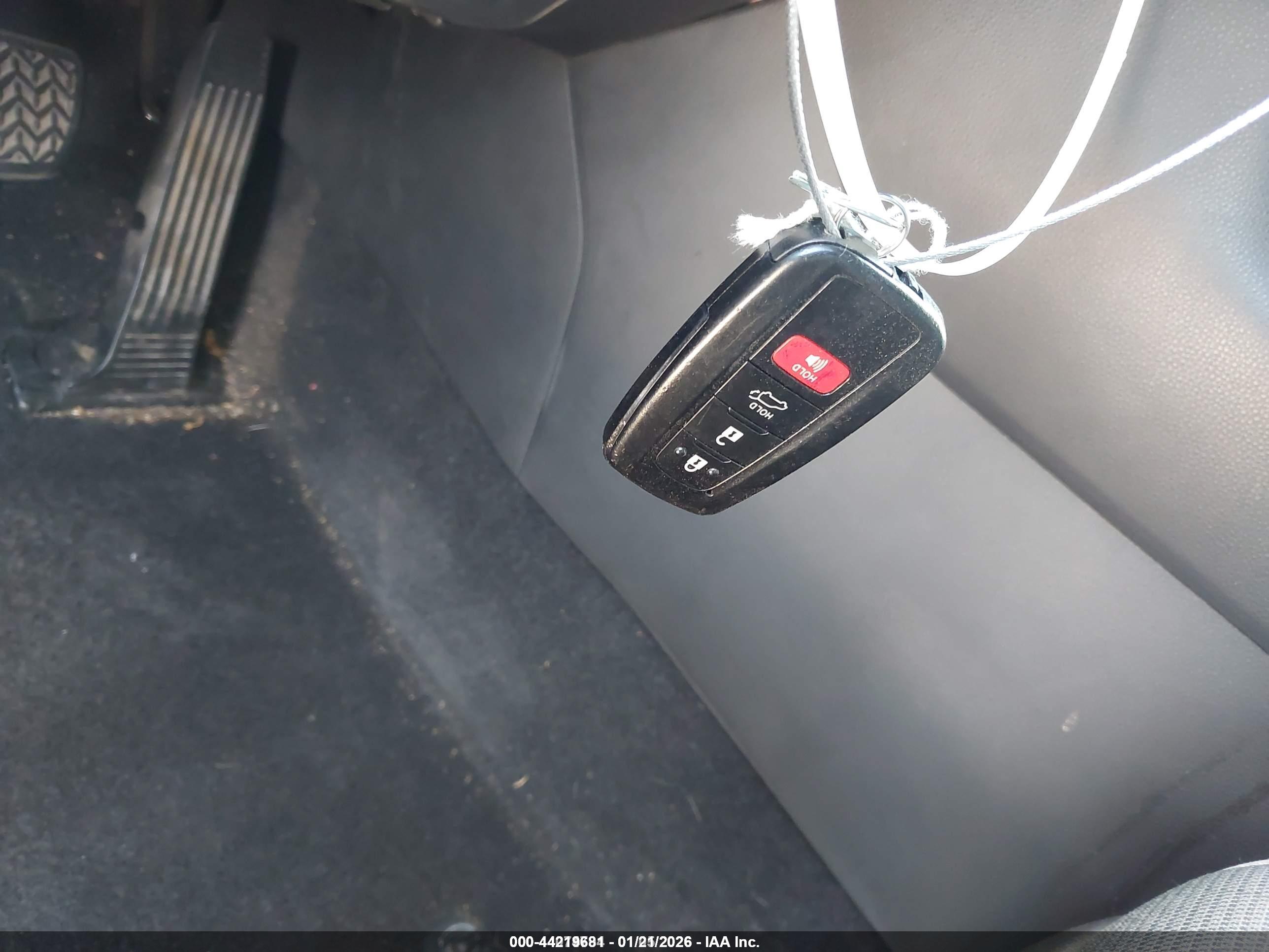 TOYOTA RAV4 image 11