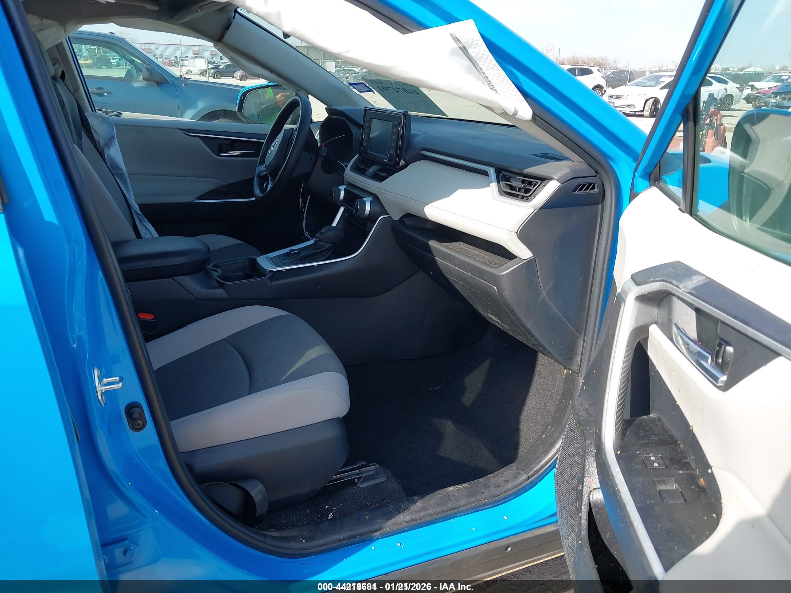 TOYOTA RAV4 image 5