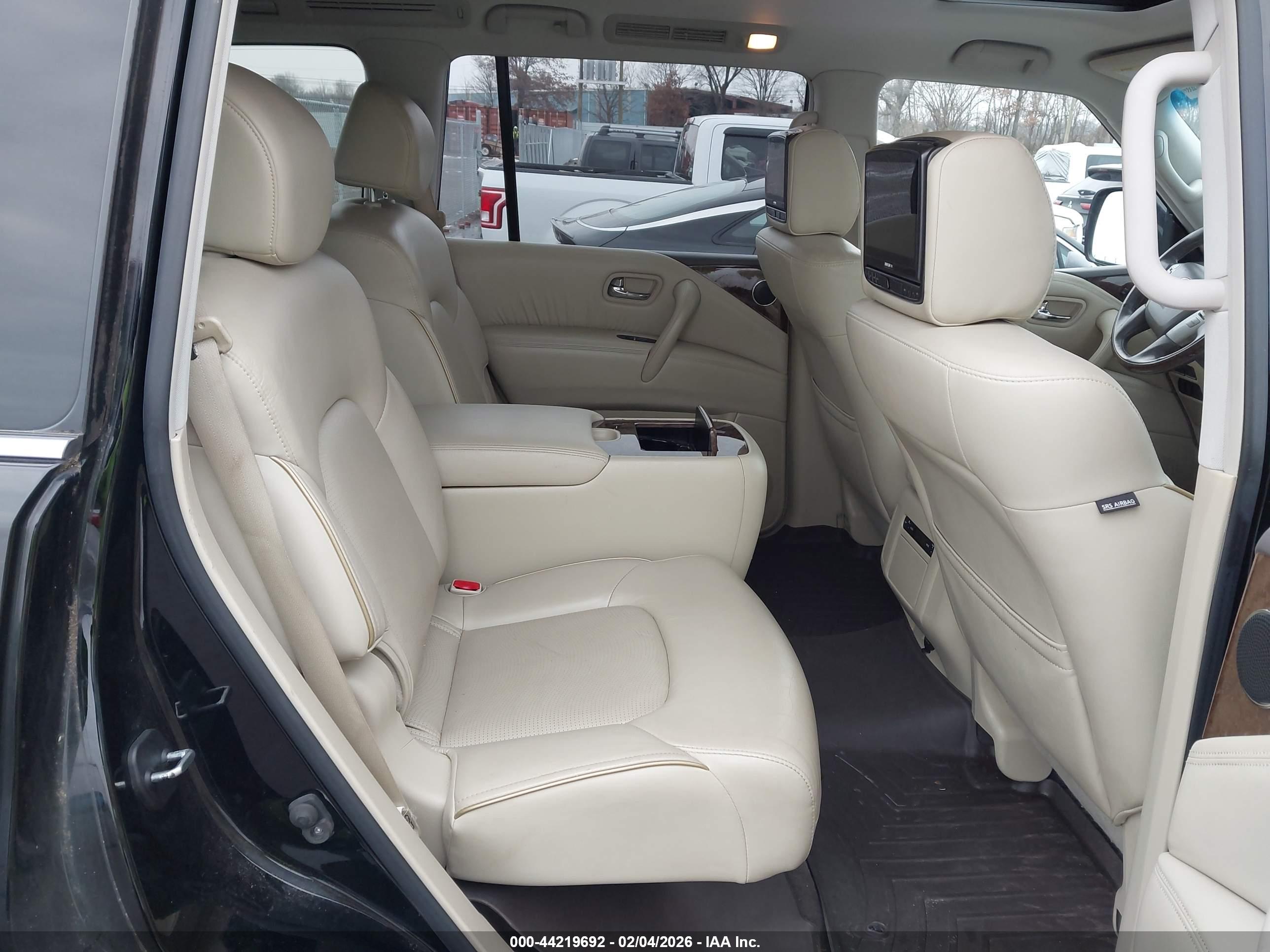 INFINITI QX80 image 8
