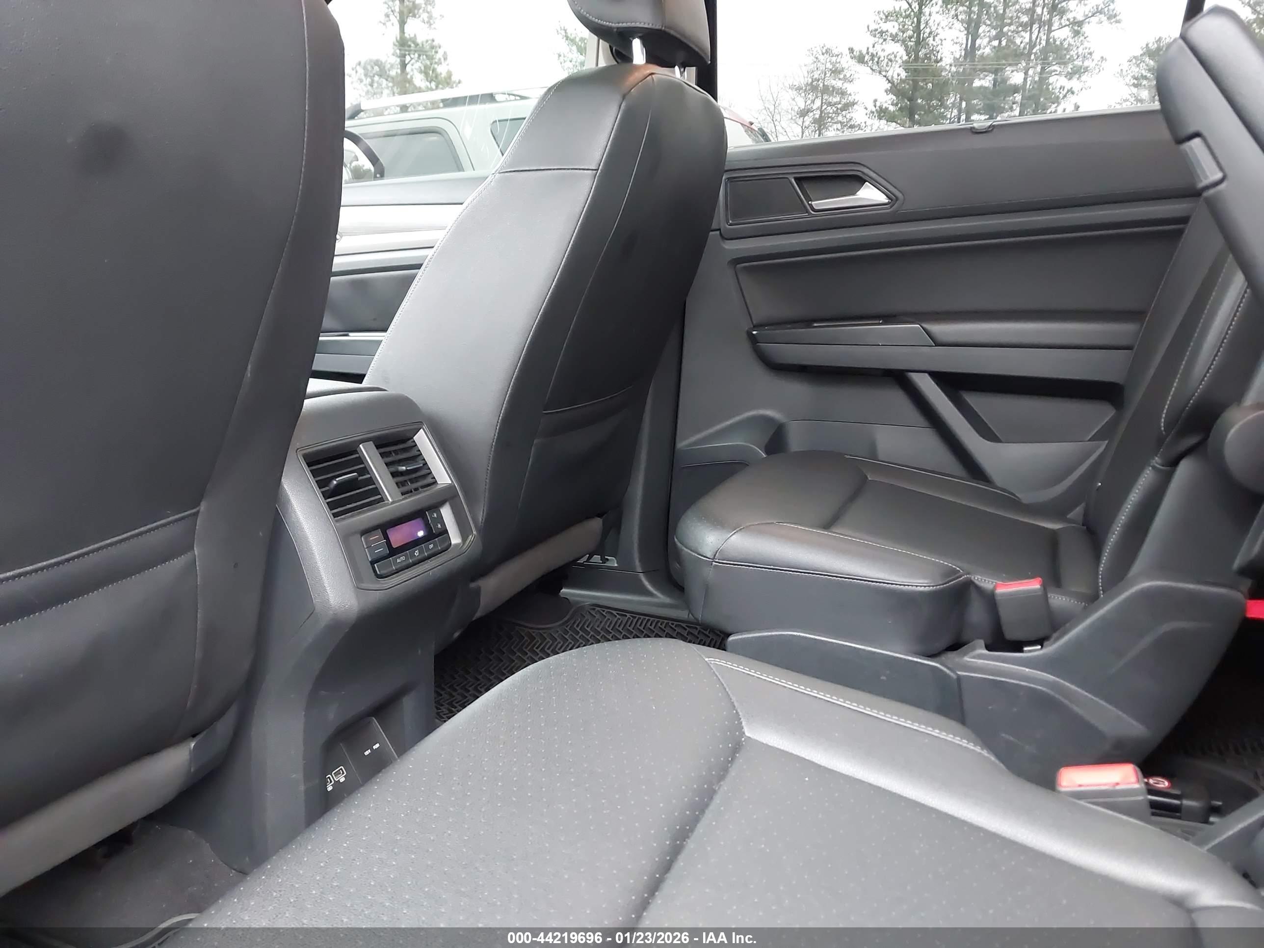 VOLKSWAGEN ATLAS image 8