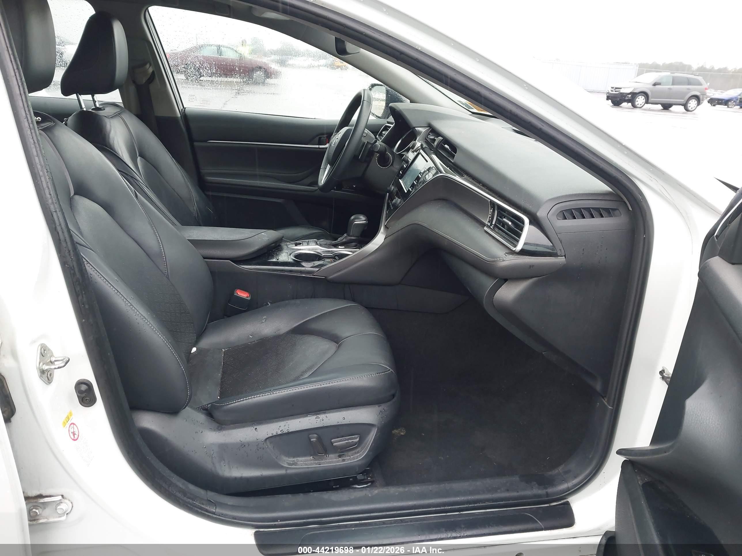 TOYOTA CAMRY image 5