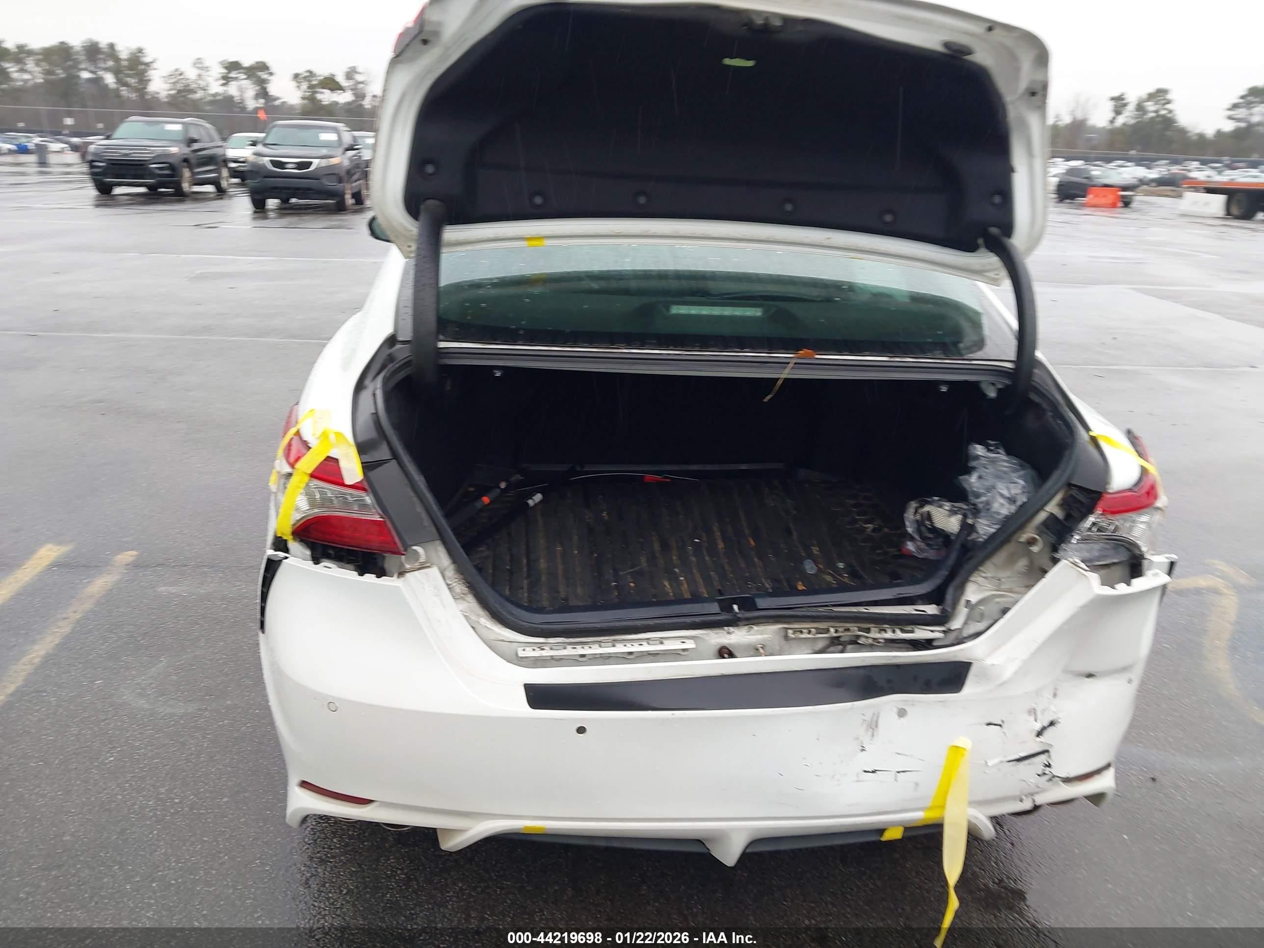 TOYOTA CAMRY image 6