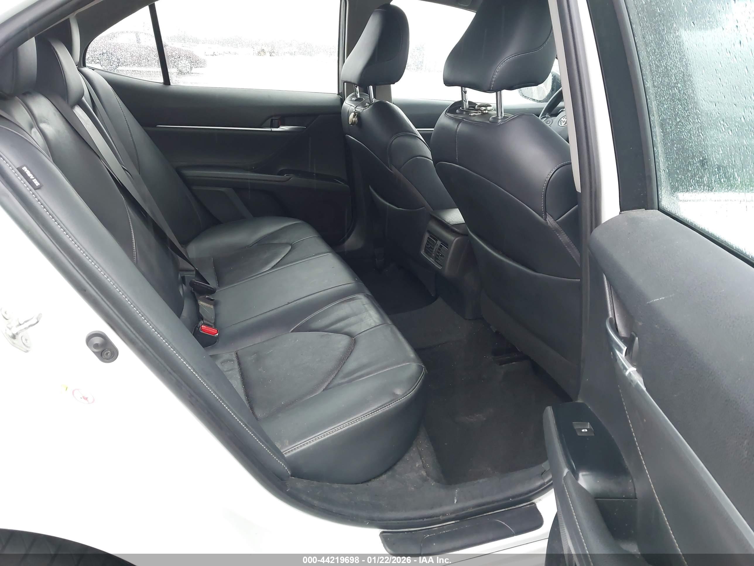 TOYOTA CAMRY image 8