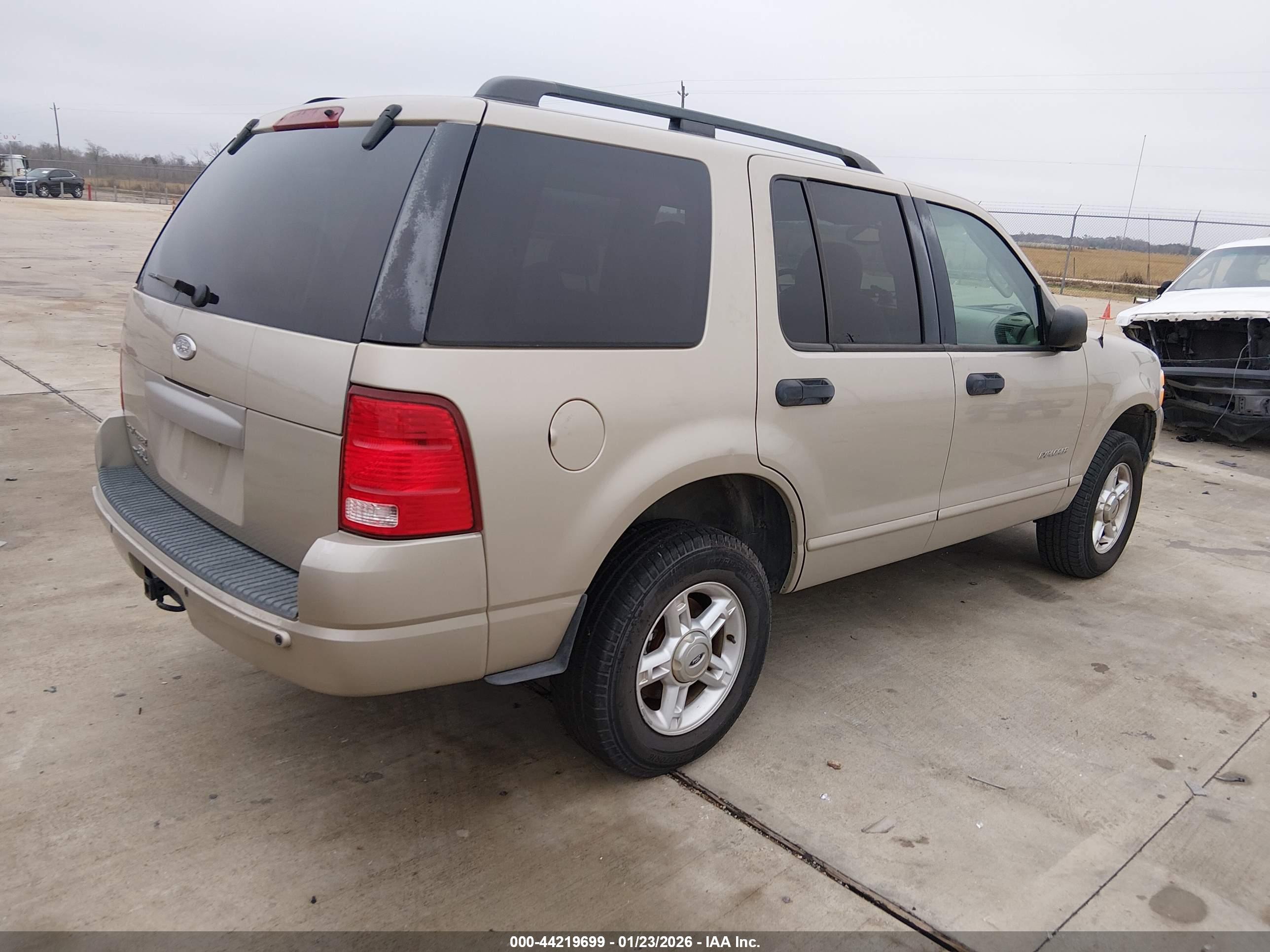 FORD EXPLORER image 4