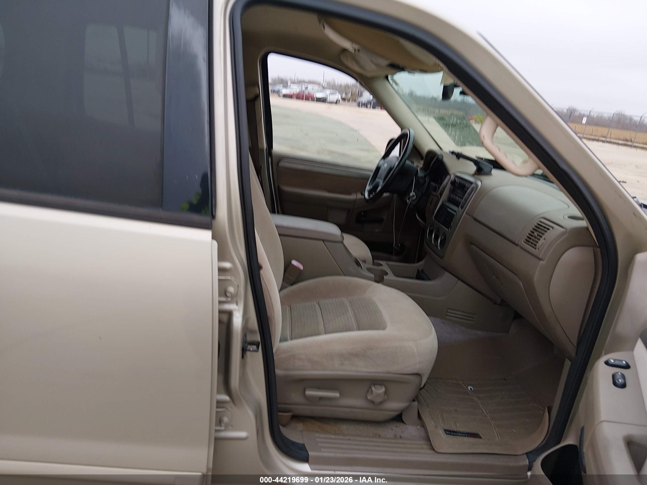 FORD EXPLORER image 5