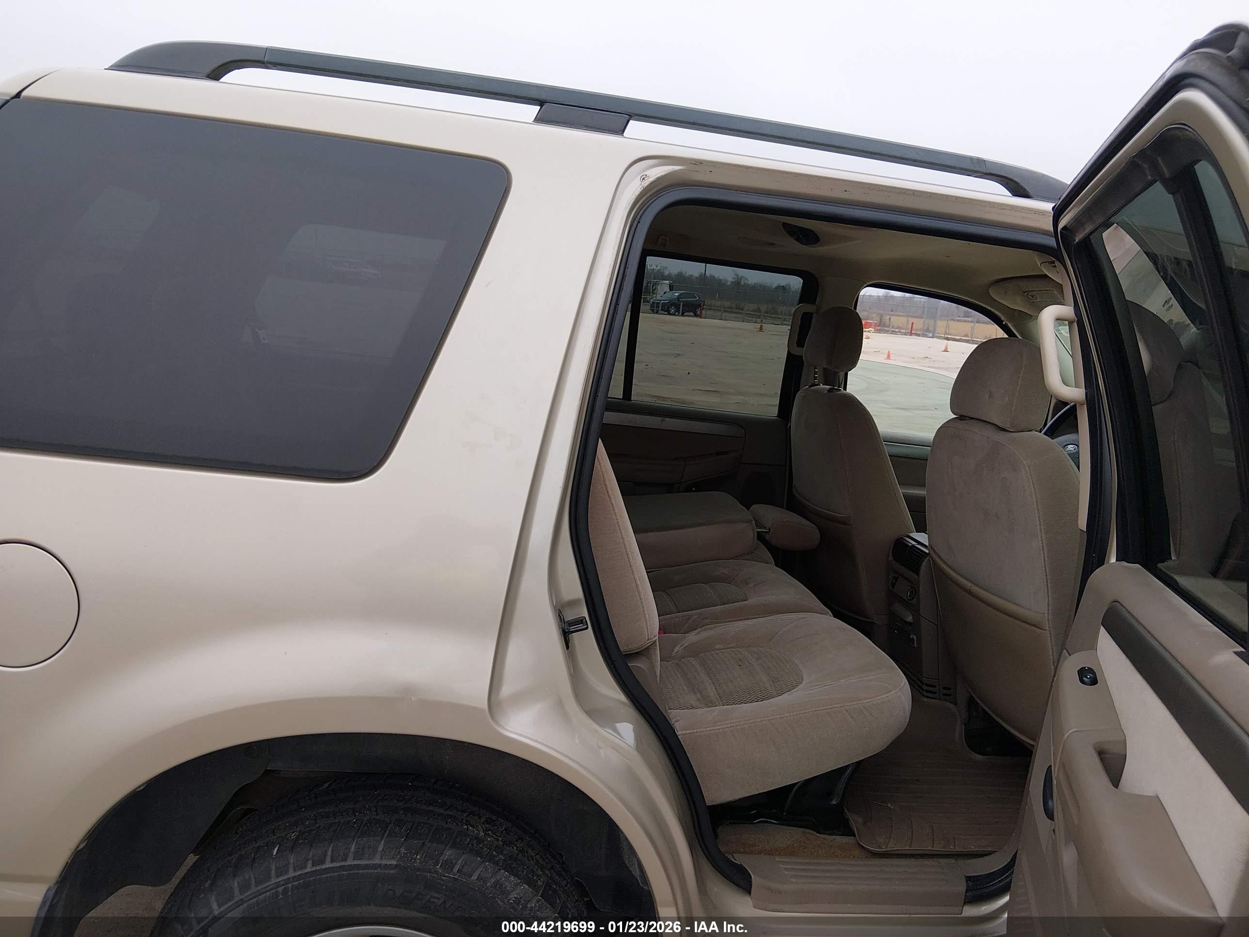 FORD EXPLORER image 8