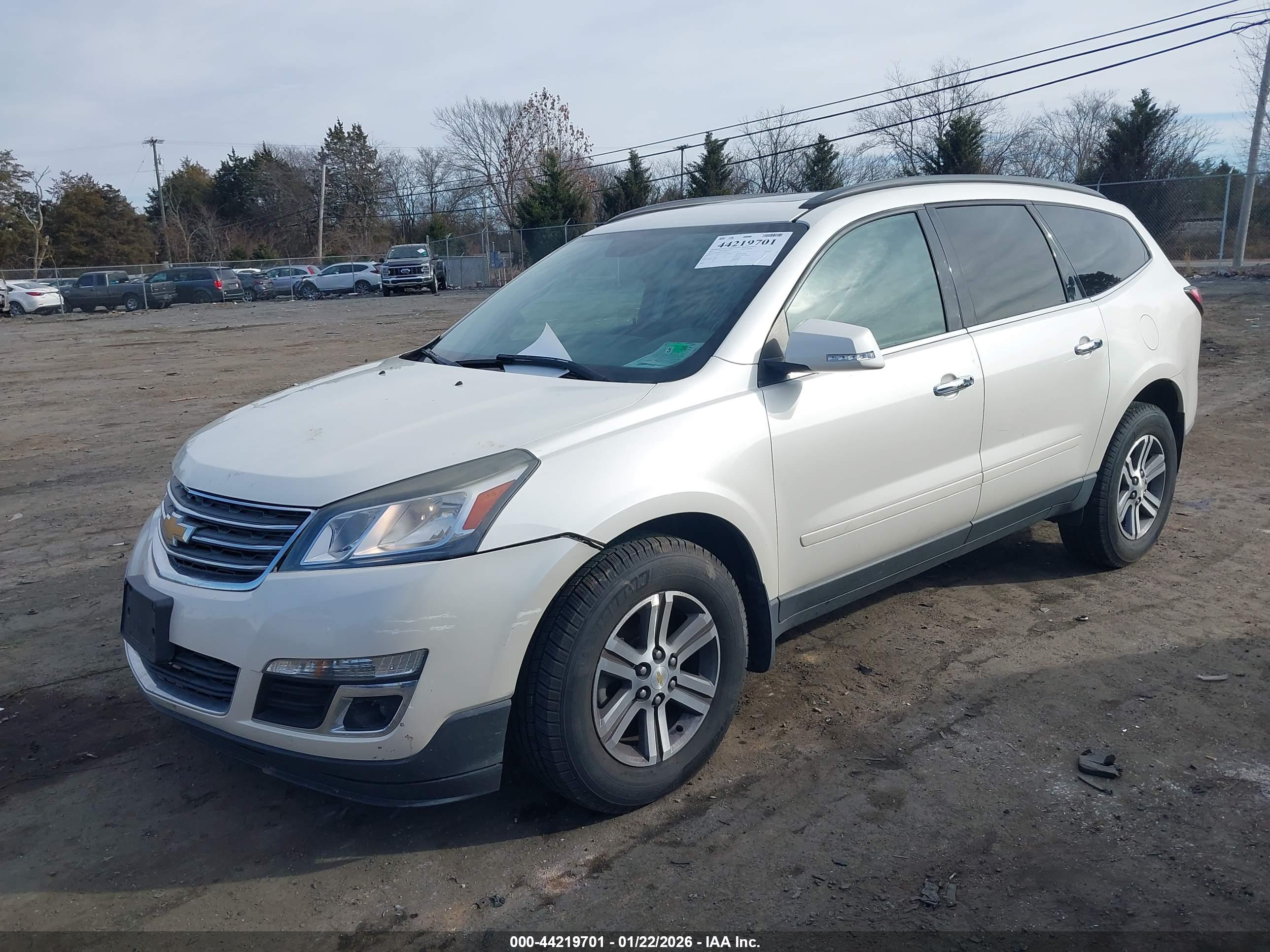 CHEVROLET TRAVERSE image 2