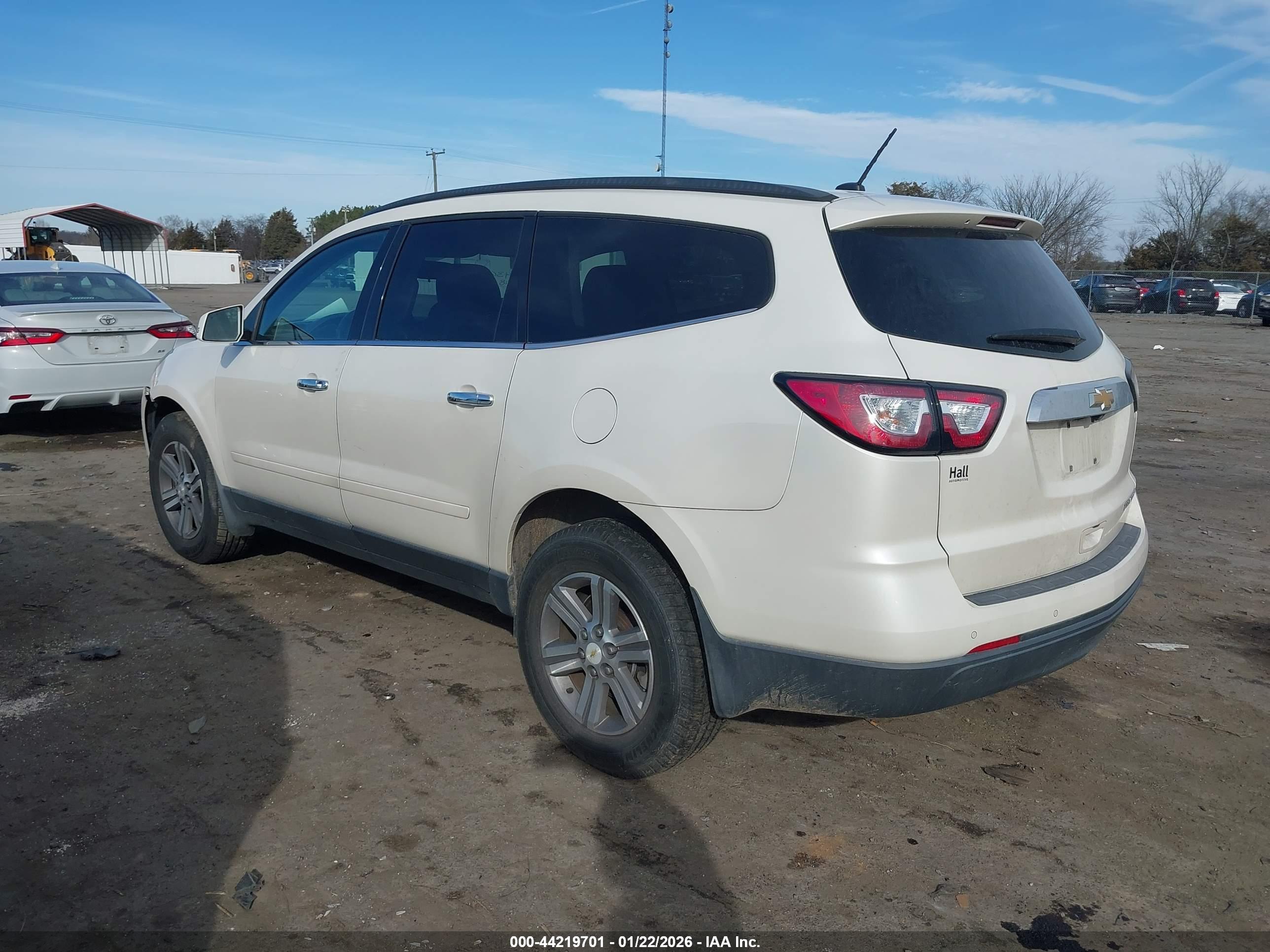 CHEVROLET TRAVERSE image 3