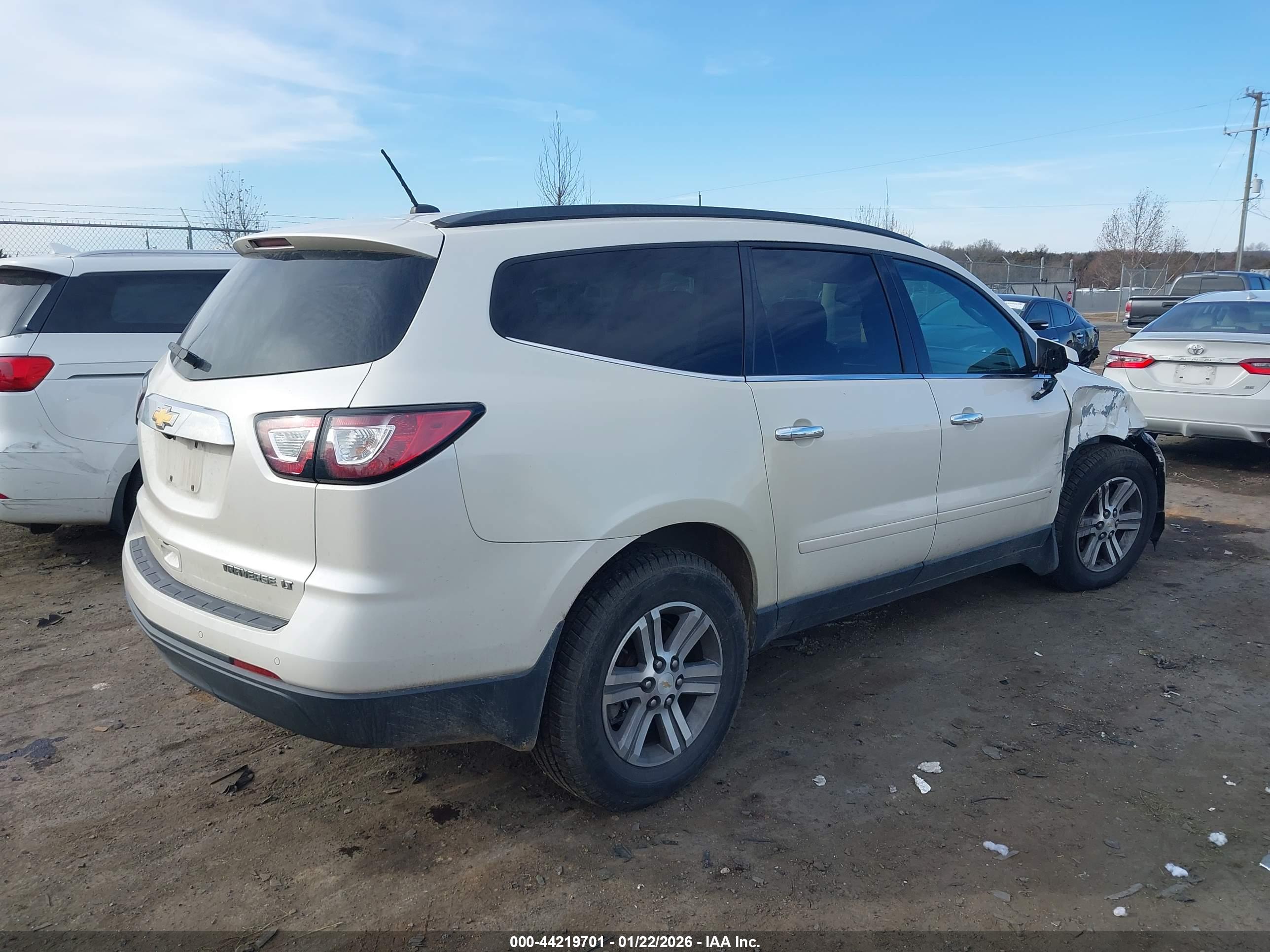 CHEVROLET TRAVERSE image 4