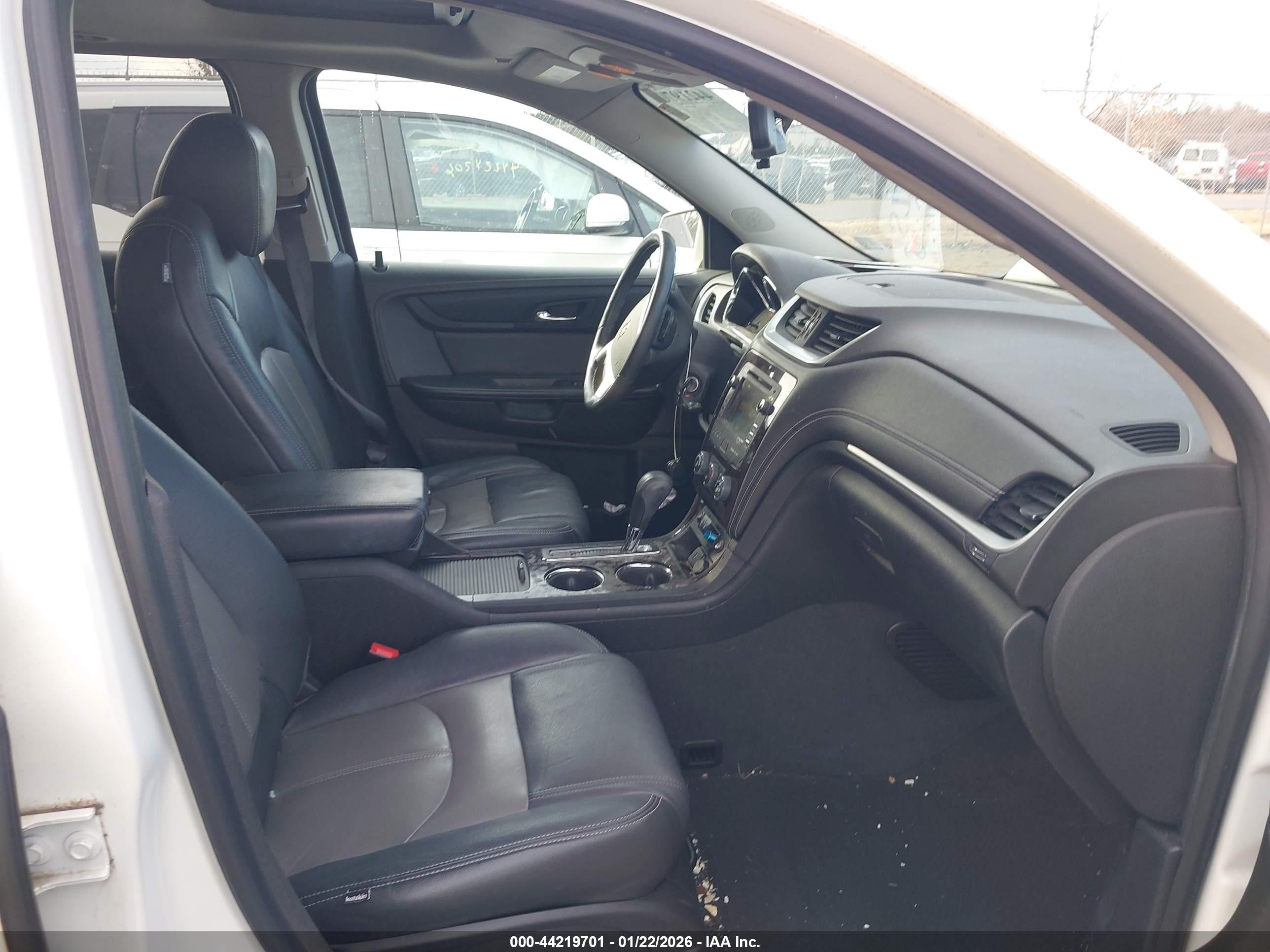 CHEVROLET TRAVERSE image 5