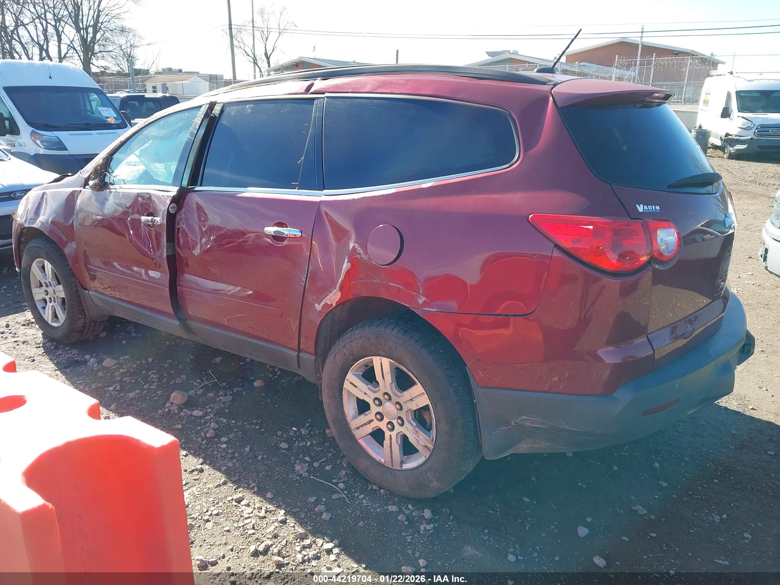 CHEVROLET TRAVERSE image 3