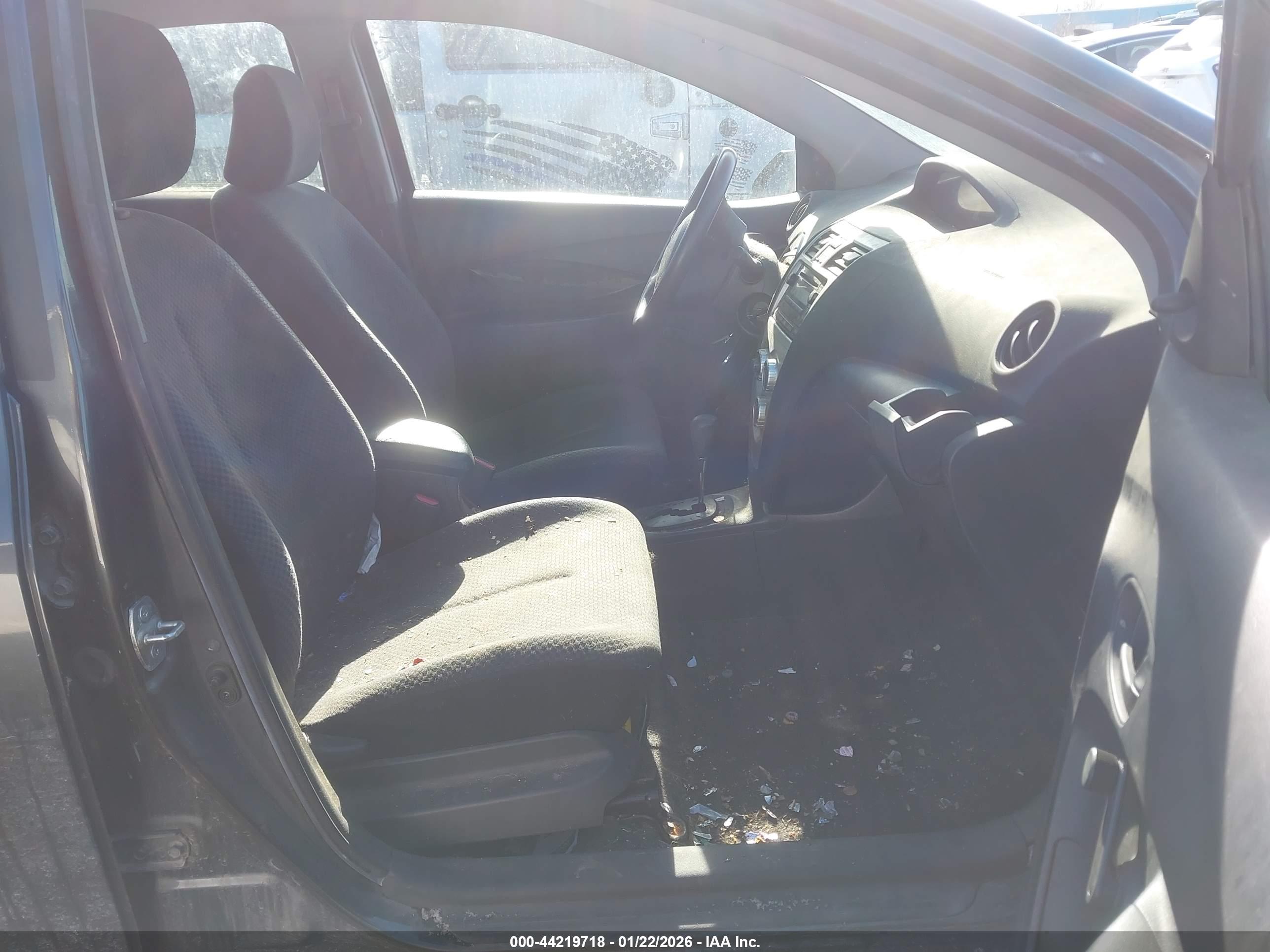 TOYOTA YARIS image 5
