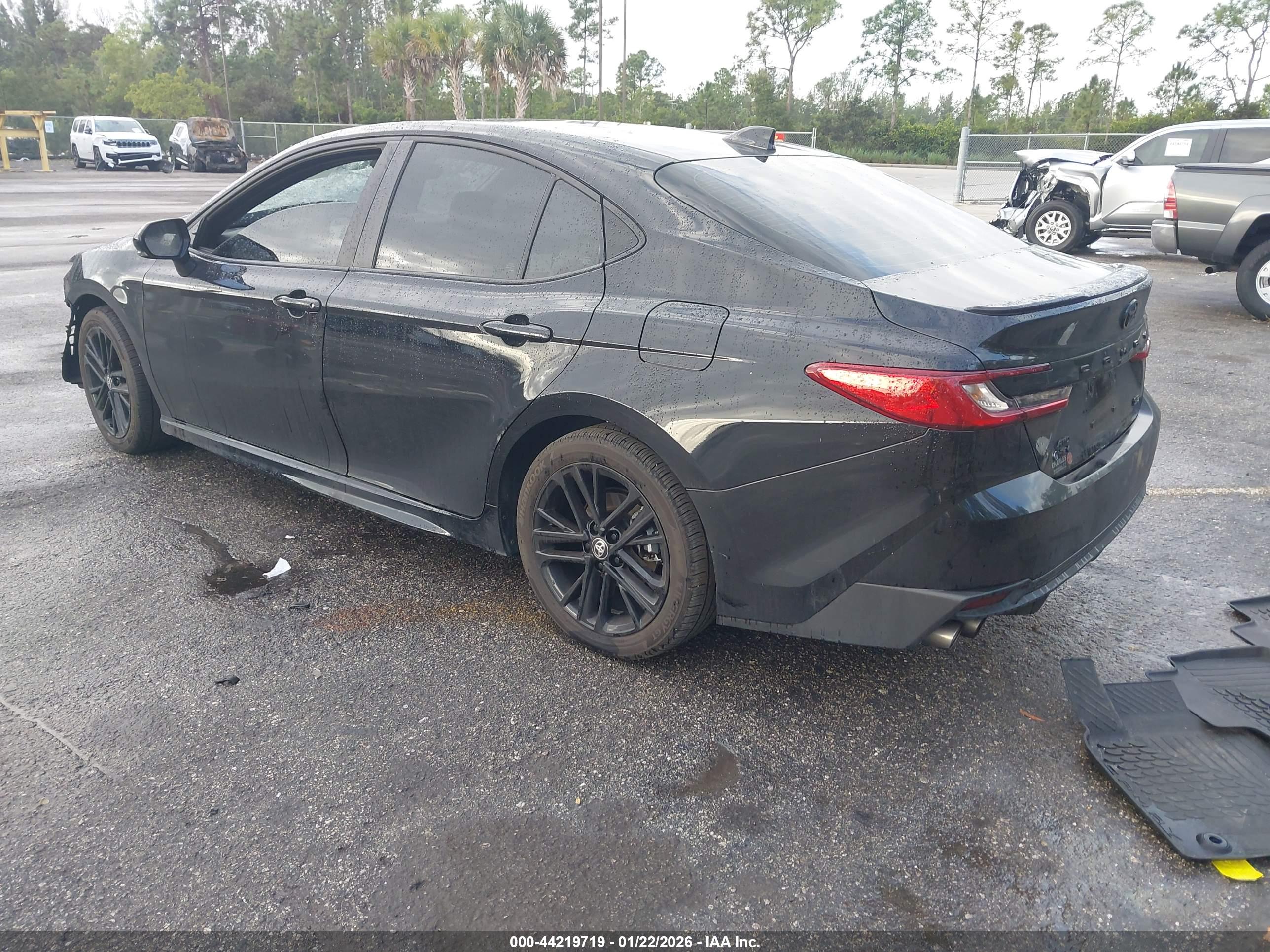TOYOTA CAMRY image 3