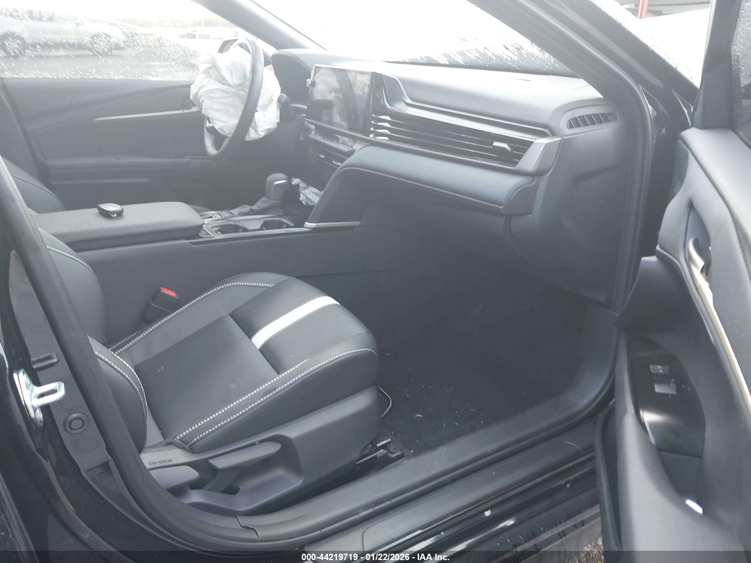 TOYOTA CAMRY image 5