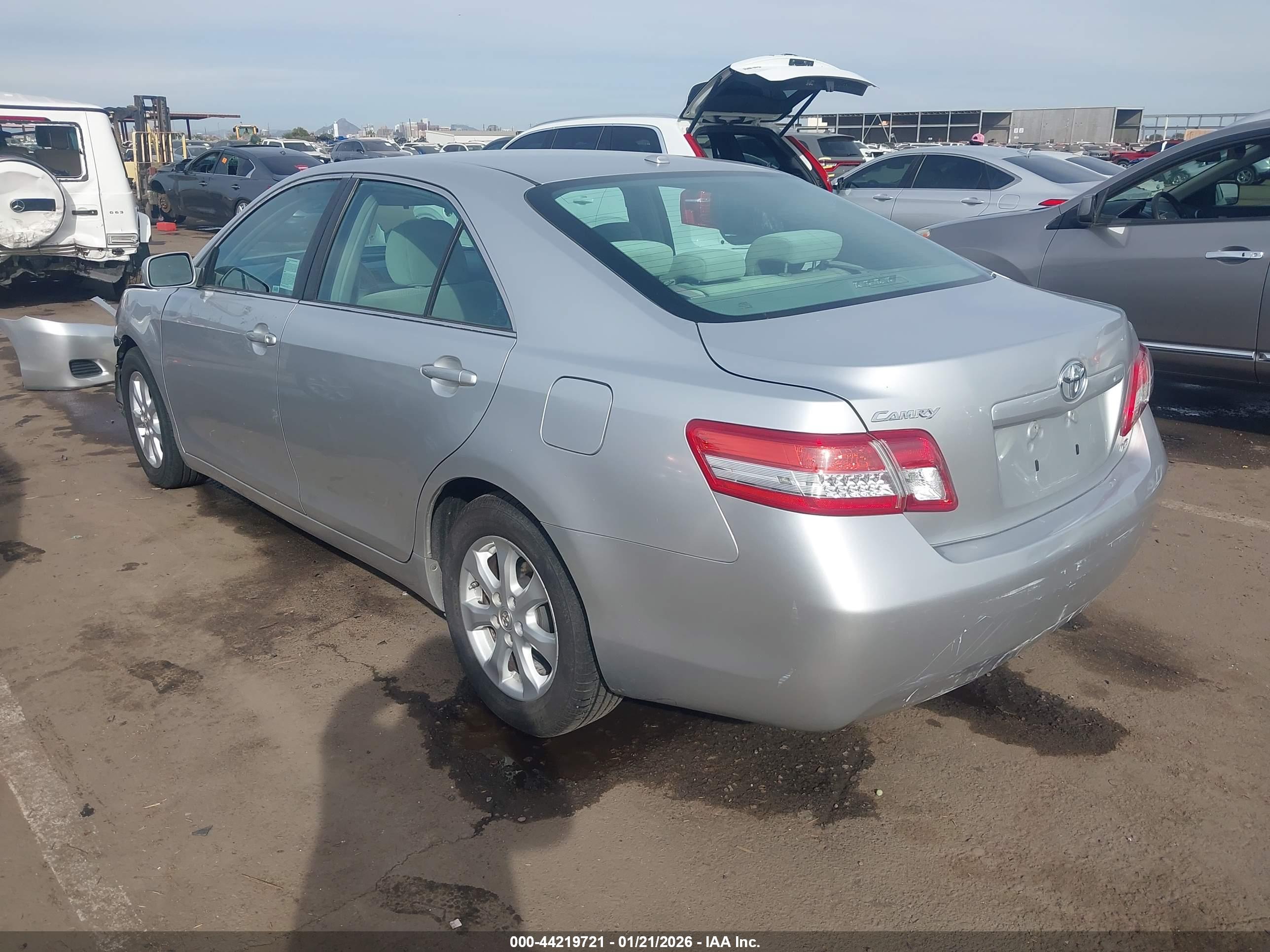 TOYOTA CAMRY image 3