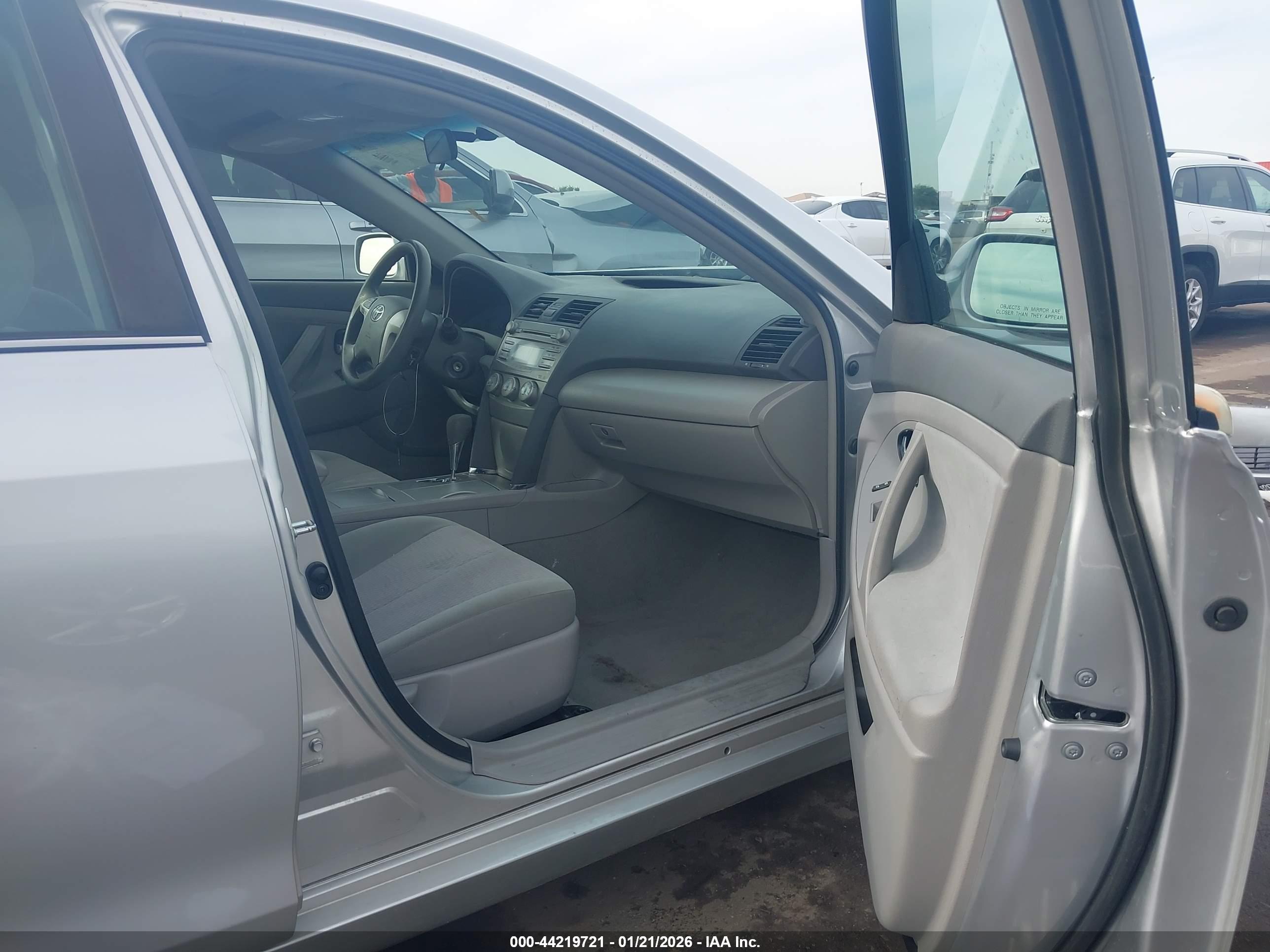 TOYOTA CAMRY image 5