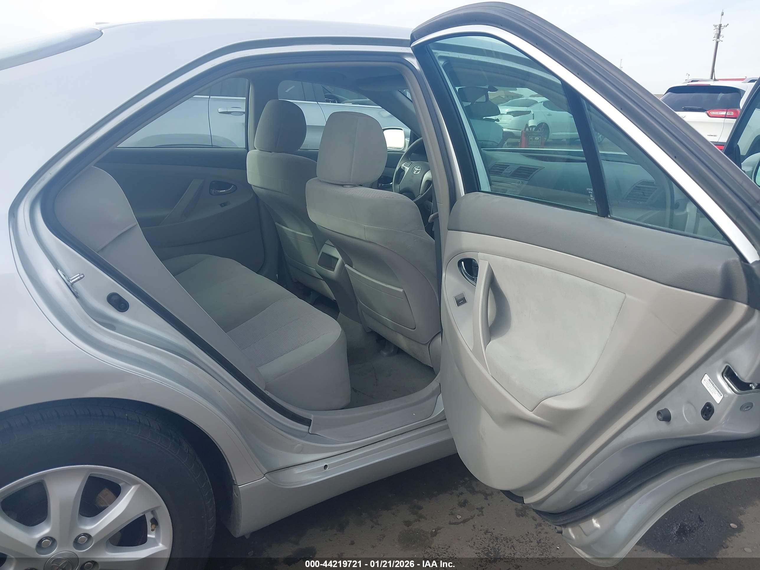 TOYOTA CAMRY image 8